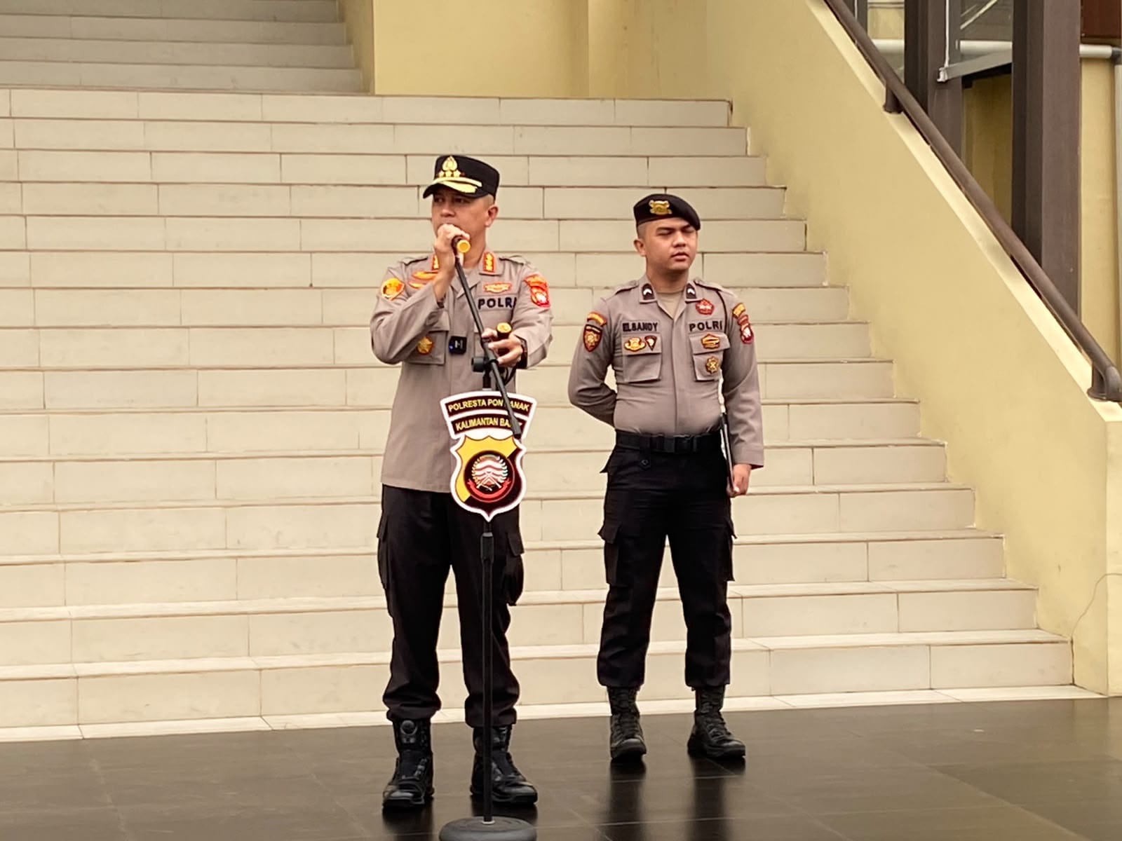 Apel Pagi, Kapolresta Pontianak Tekankan Disiplin, Kehadiran Personel dan Larangan Narkoba