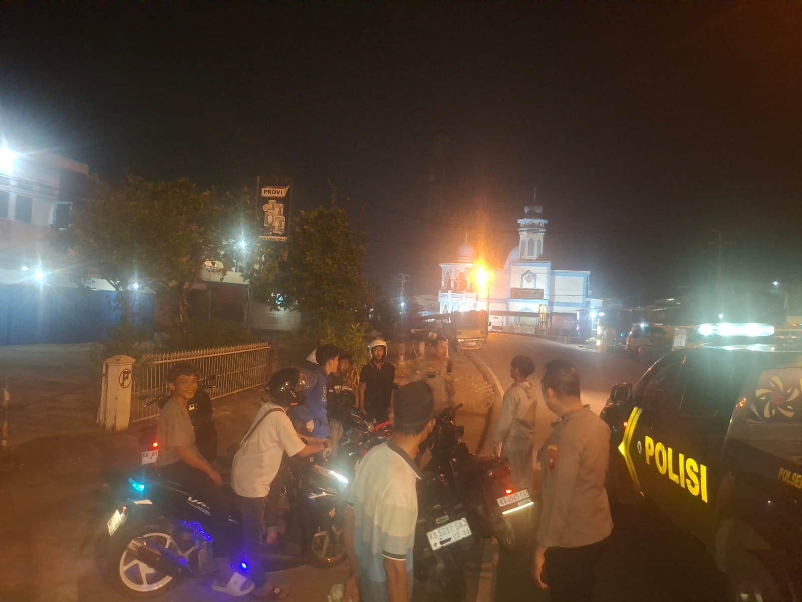 Patroli Enggang Polsek Pontianak Utara Bubarkan Belasan Remaja Diduga Hendak Tawuran