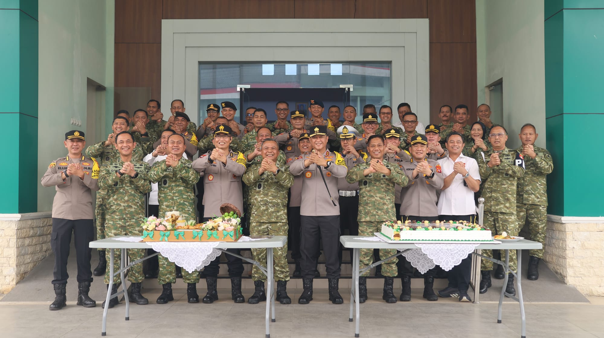 Semarak HUT TNI ke-81, Kapolda Kalteng Bersama PJU Sambangi Kodam XXII Tambun Bungai