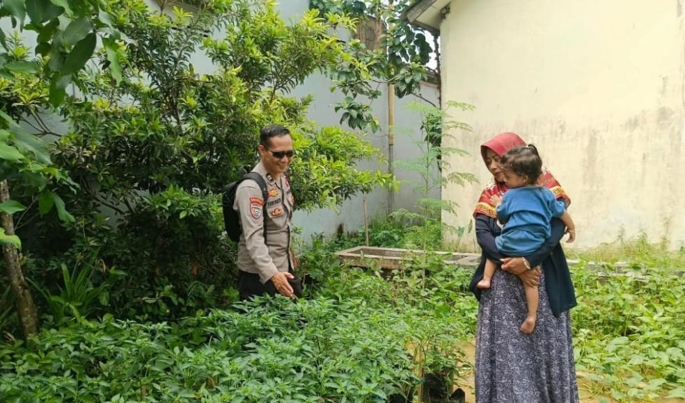 Dukung Swasembada Pangan, Polsek Pontianak Kota Manfaatkan Lahan Mako untuk Tanam Sayuran