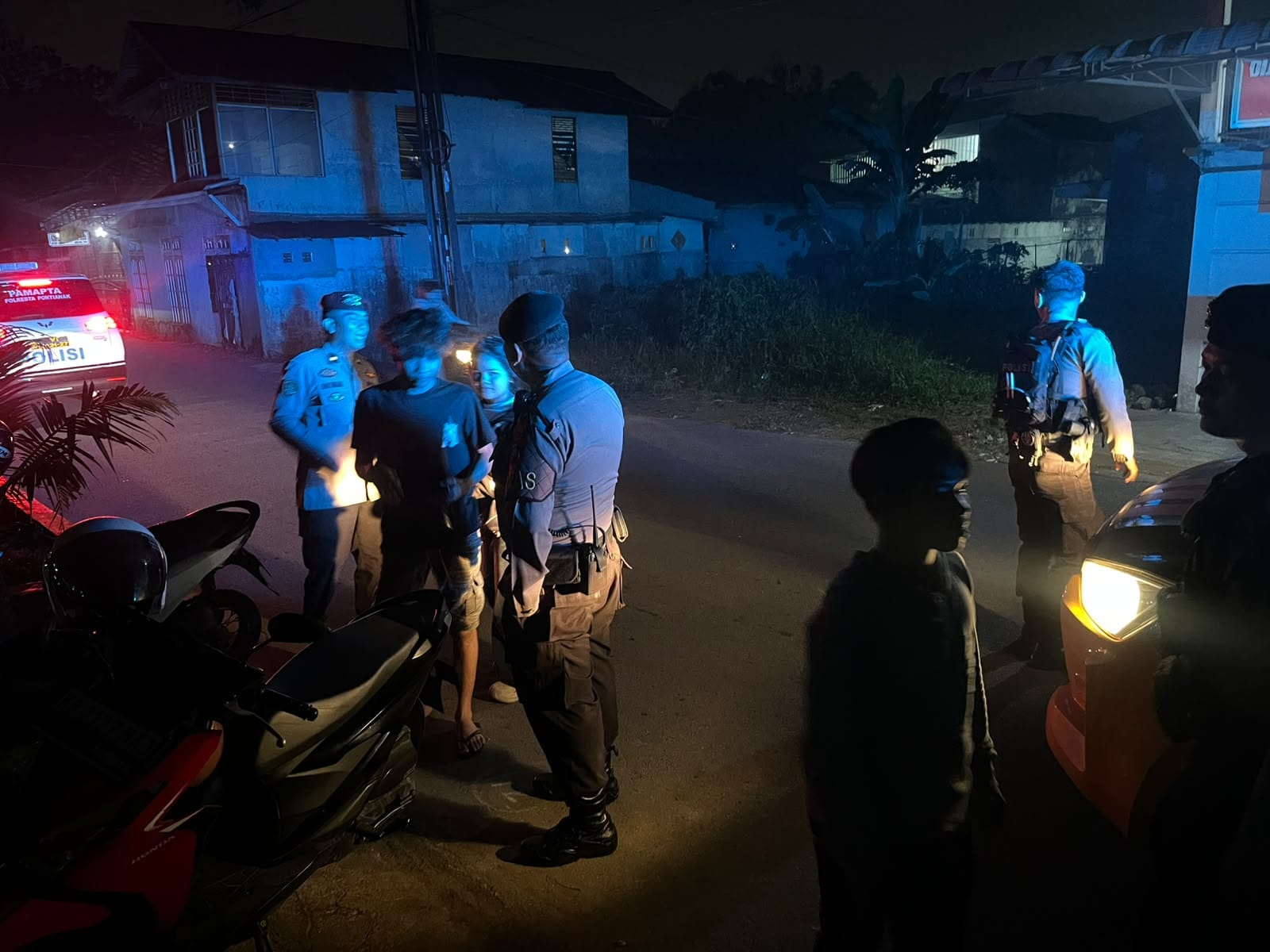 Cegah Gangguan Kamtibmas, Patroli Enggang Resta Bubarkan Remaja di Pal 3 Secara Humanis