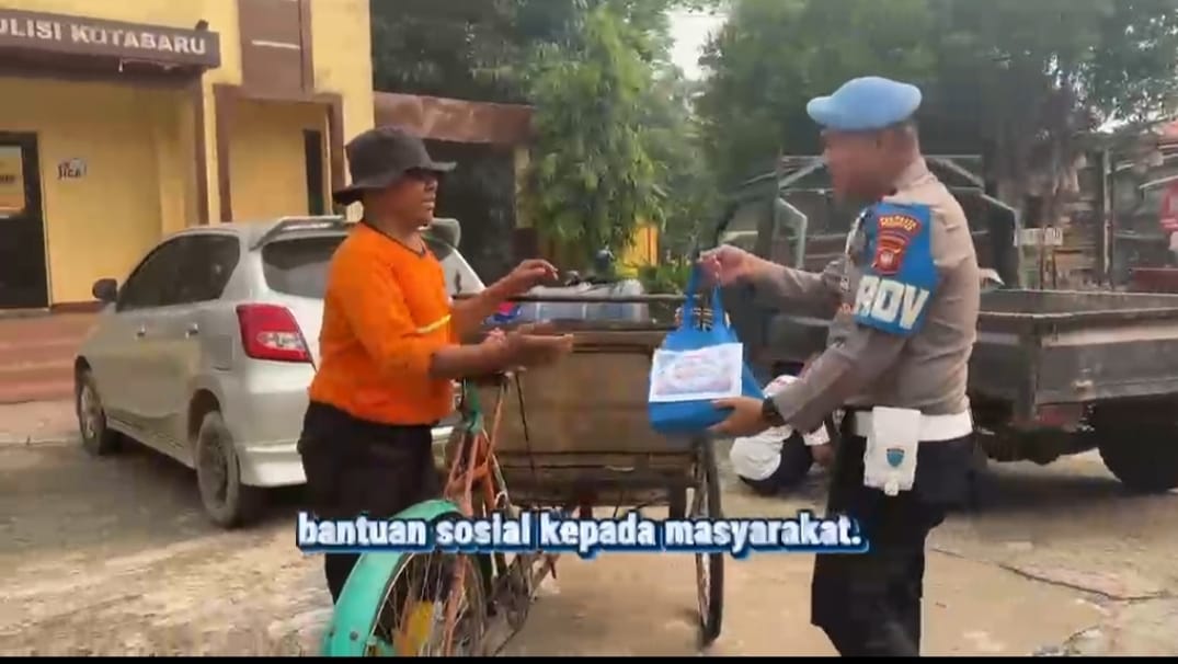 Propam Peduli, Hadir Berbagi untuk Warga Pontianak