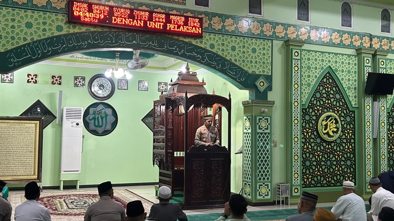 Subuh Keliling di Pontianak Timur, Kapolresta Ajak Warga Jaga Kamtibmas dan Manfaatkan Layanan 110
