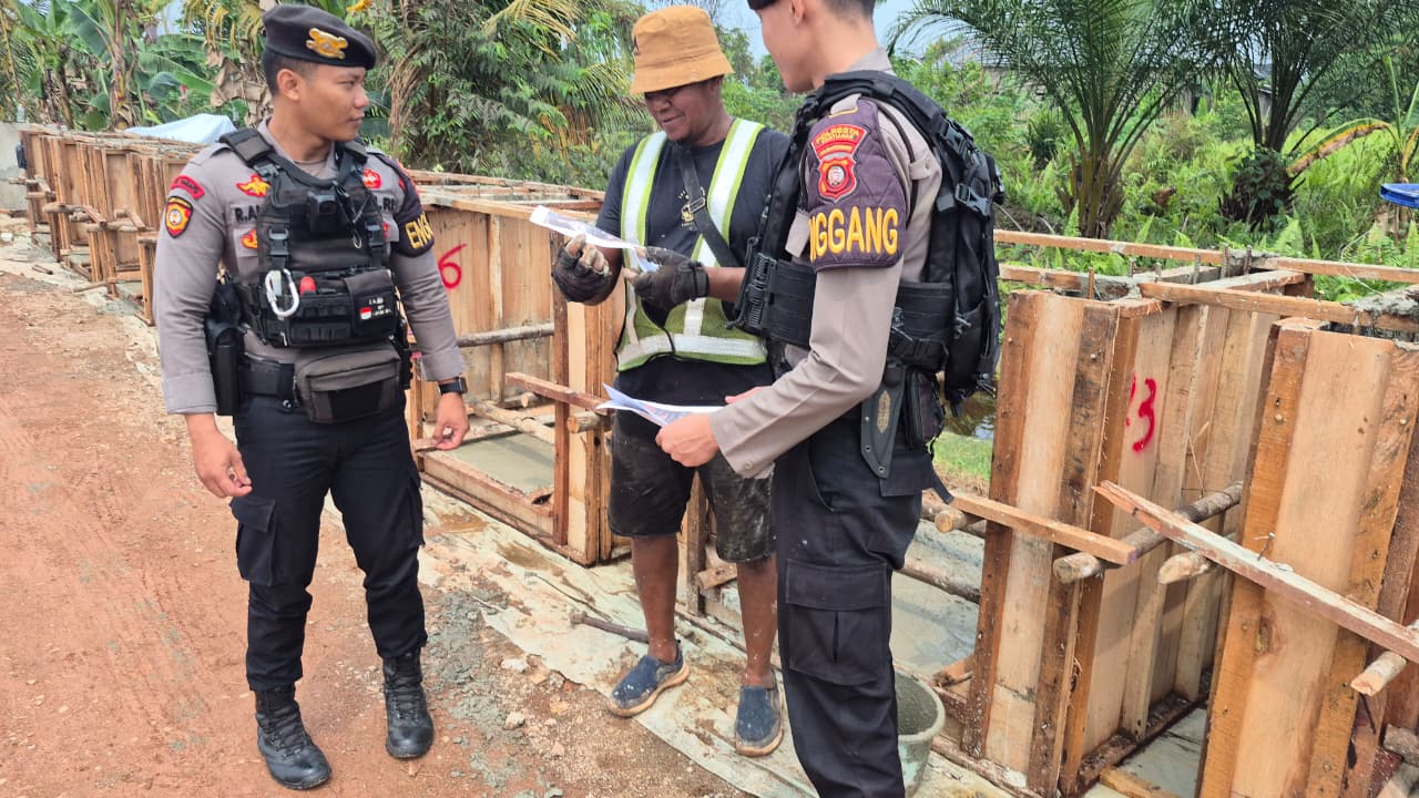 Polisi Bersama Masyarakat, Patroli Enggang Resta Ajak Warga Cegah Karhutla