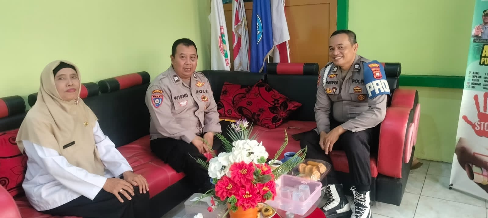 POLSEK PONTIANAK TIMUR LAKSANAKAN POLICE GO TO SCHOOL DI SDN 02 GANG PRASAJA