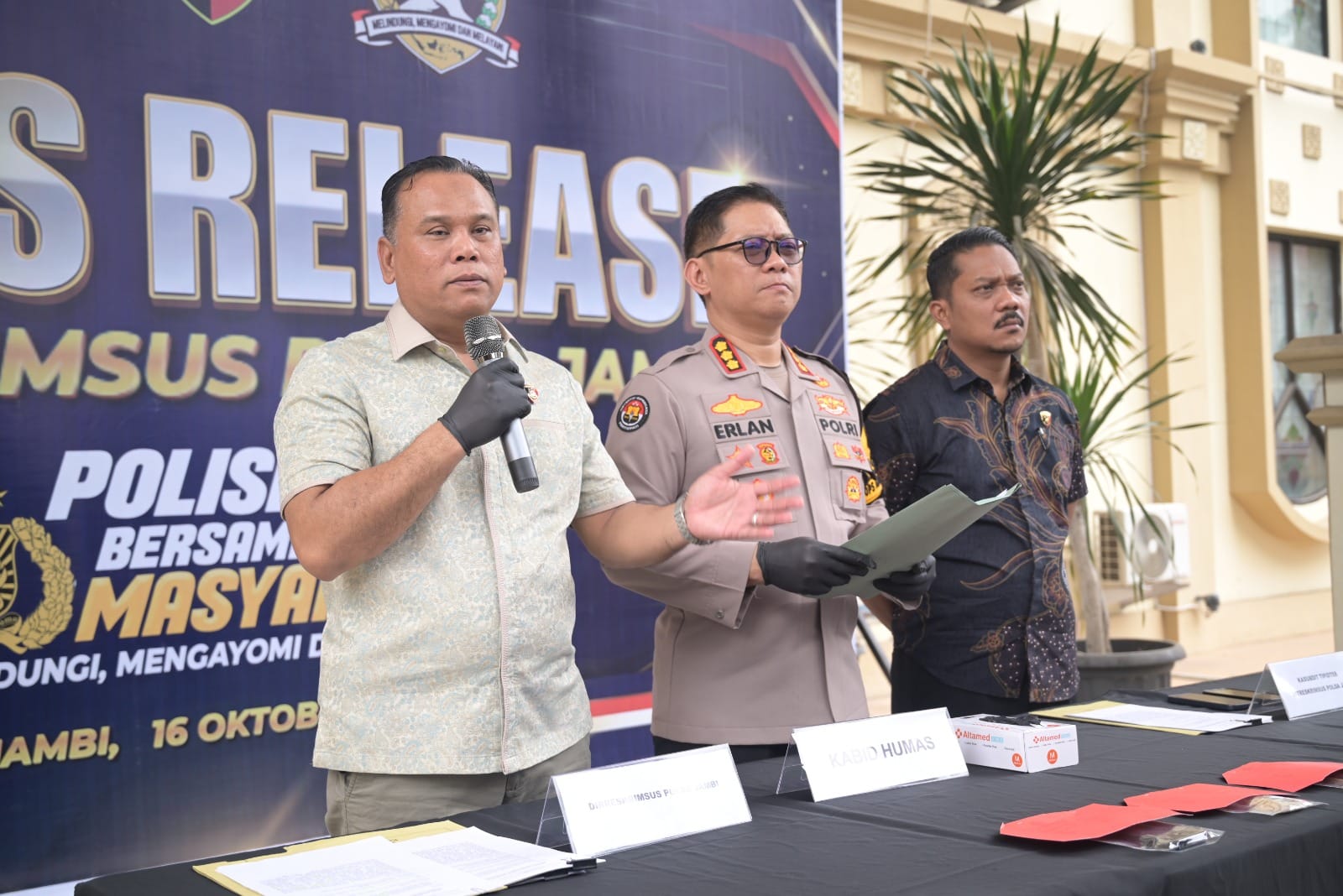 Polda Jambi Gelar Konferensi Pers Pengungkapan Kasus Dugaan Tambang Emas Ilegal di Bungo