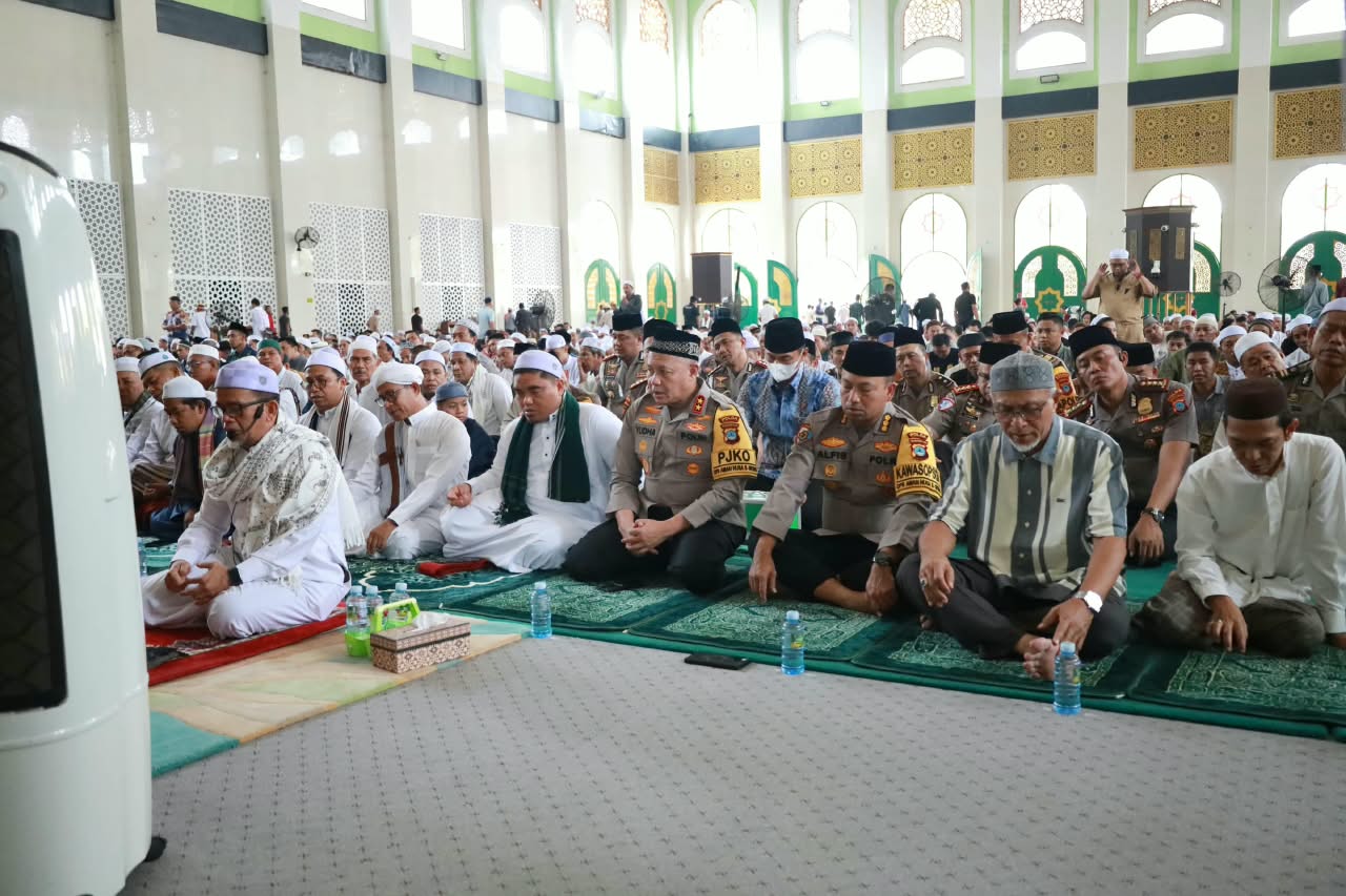 Kapolda dan Wakapolda Kalsel Gelar Jumat Keliling Serentak, Pererat Silaturahmi dengan Masyarakat