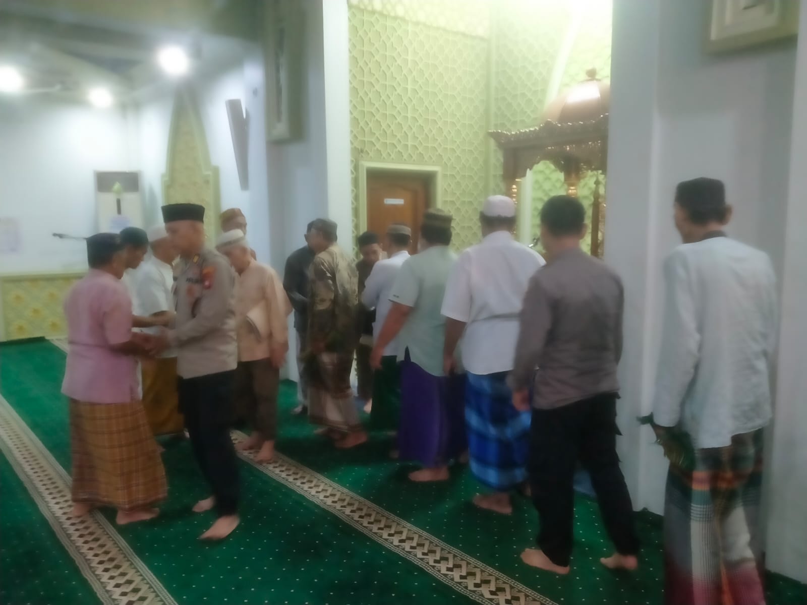 Sholat Subuh Keliling, Wakapolsek Pontianak Selatan Pererat Silaturahmi dan Ajak Warga Jaga Kamtibmas.