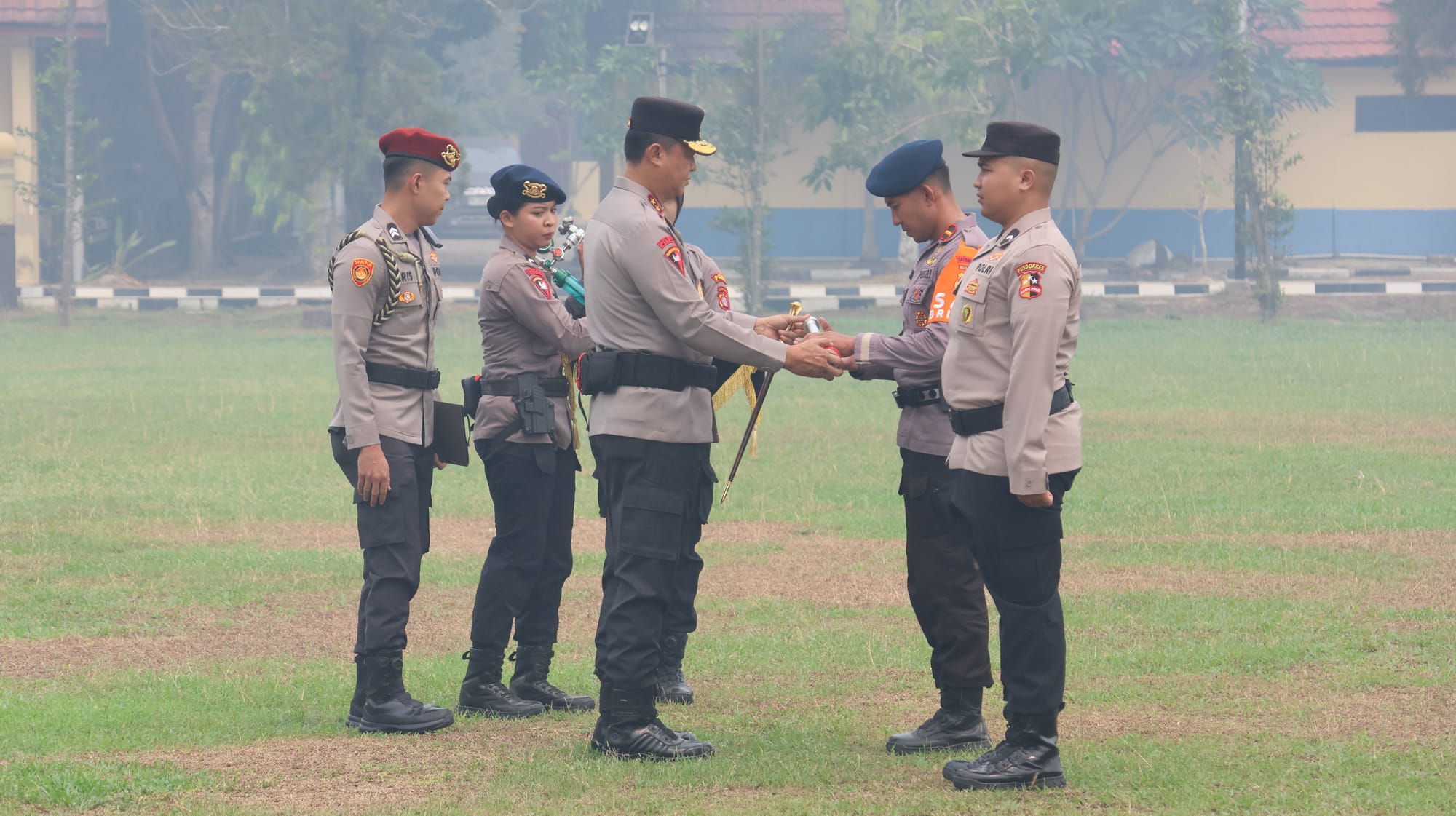 Polda Kalteng Perkuat Penanganan Karhutla dengan Dukungan 10 Personel Pusdokkes dan 200 Brimob NTB