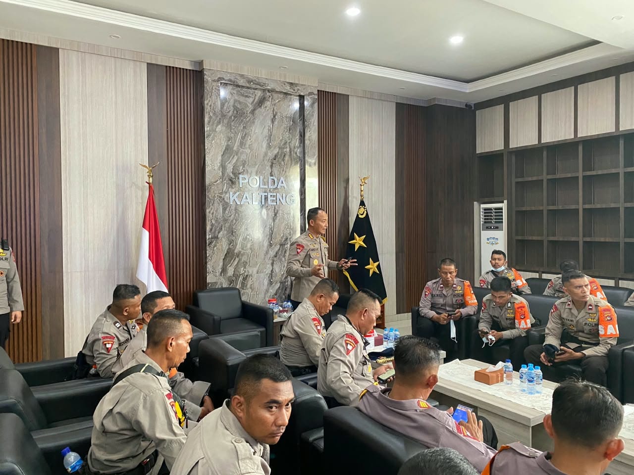 Perkuat Kesiapan Personel BKO, Dansatbrimob Polda Kalteng Sampaikan ADO untuk Penanganan Karhutla