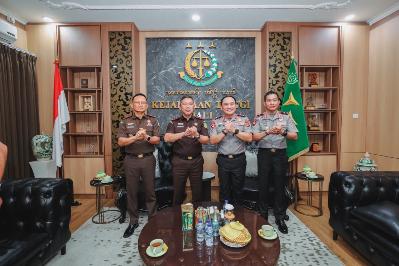Awali Masa Tugas dengan Silaturahmi, Kapolda Bali Perkuat Sinergi Penegakan Hukum dengan Kejaksaan Tinggi