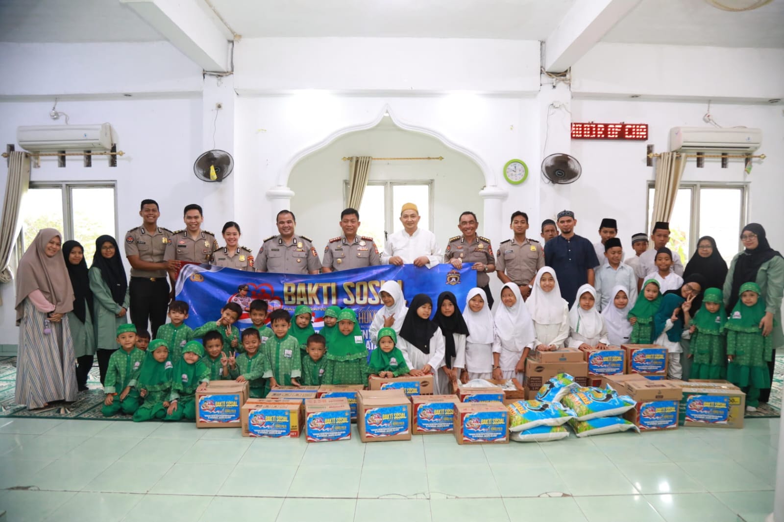 Peduli Lansia dan Anak Yatim, Divhumas Polri Gelar Bakti Sosial Peringati HUT ke-75