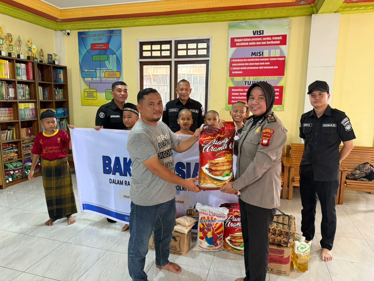 Jelang HUT ke-75 Humas Polri, Humas Polresta Pontianak Tebar Kepedulian di Panti Asuhan Al Amin