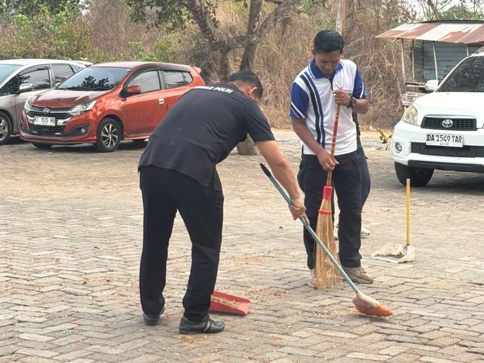 Bid Humas Polda Kalsel Gelar Bakti Sosial di Masjid Darul Hamidi, Pererat Kedekatan dengan Masyarakat