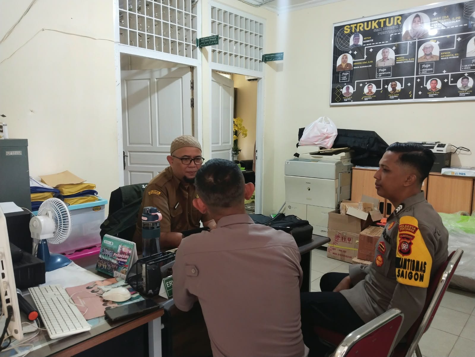 Bhabinkamtibmas Polsek Pontianak.dialogis dan sambang ke Sekolah"Polisi Peduli Pendidikan