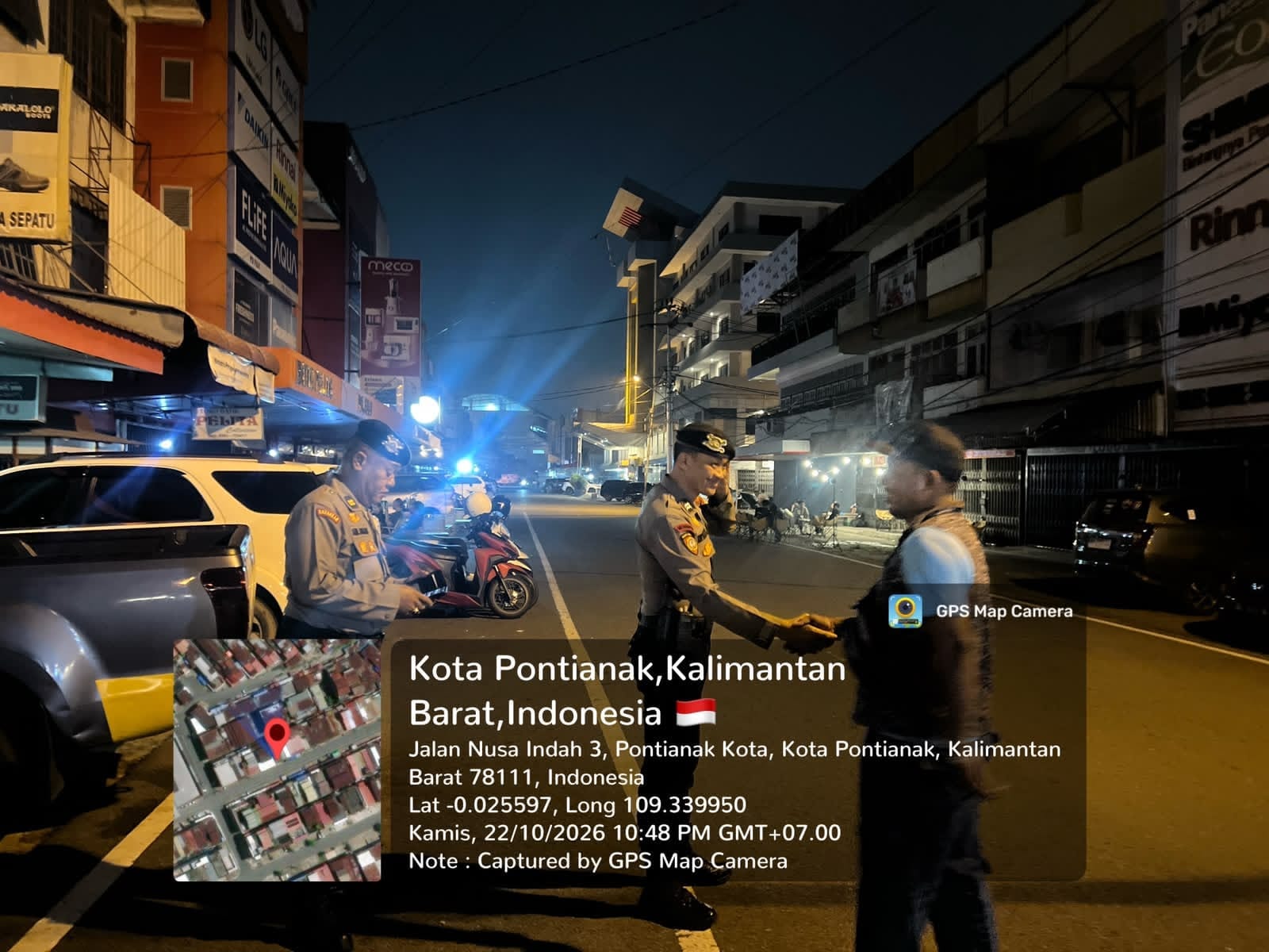 Sambangi Jalan Nusa Indah, Patroli Enggang Polsek Pontianak Kota Imbau Warga Jaga Ketertiban Malam