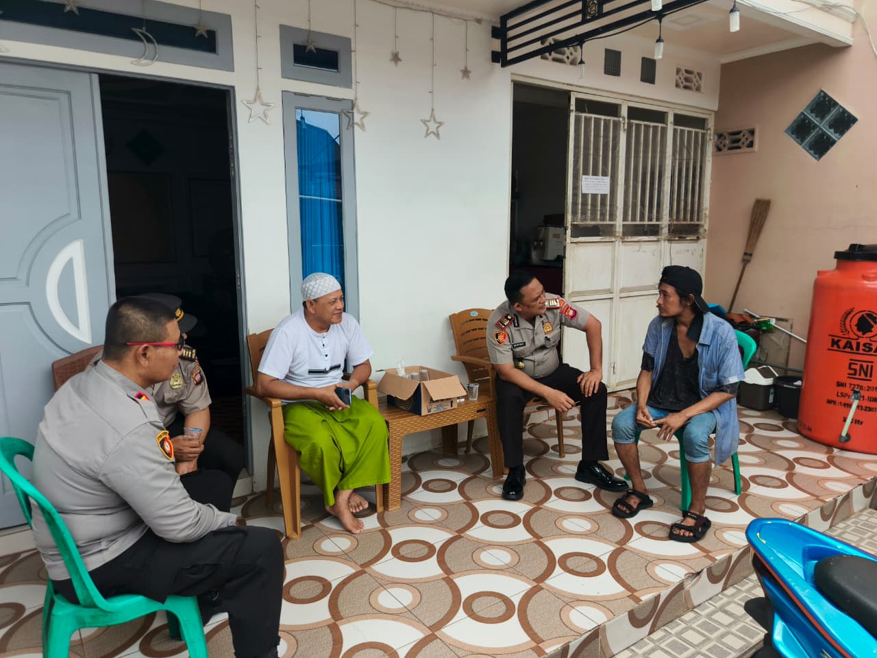 Polisi Peduli Pengangguran, Kapolsek Pontianak Timur Sambangi Warga Kampung Beting