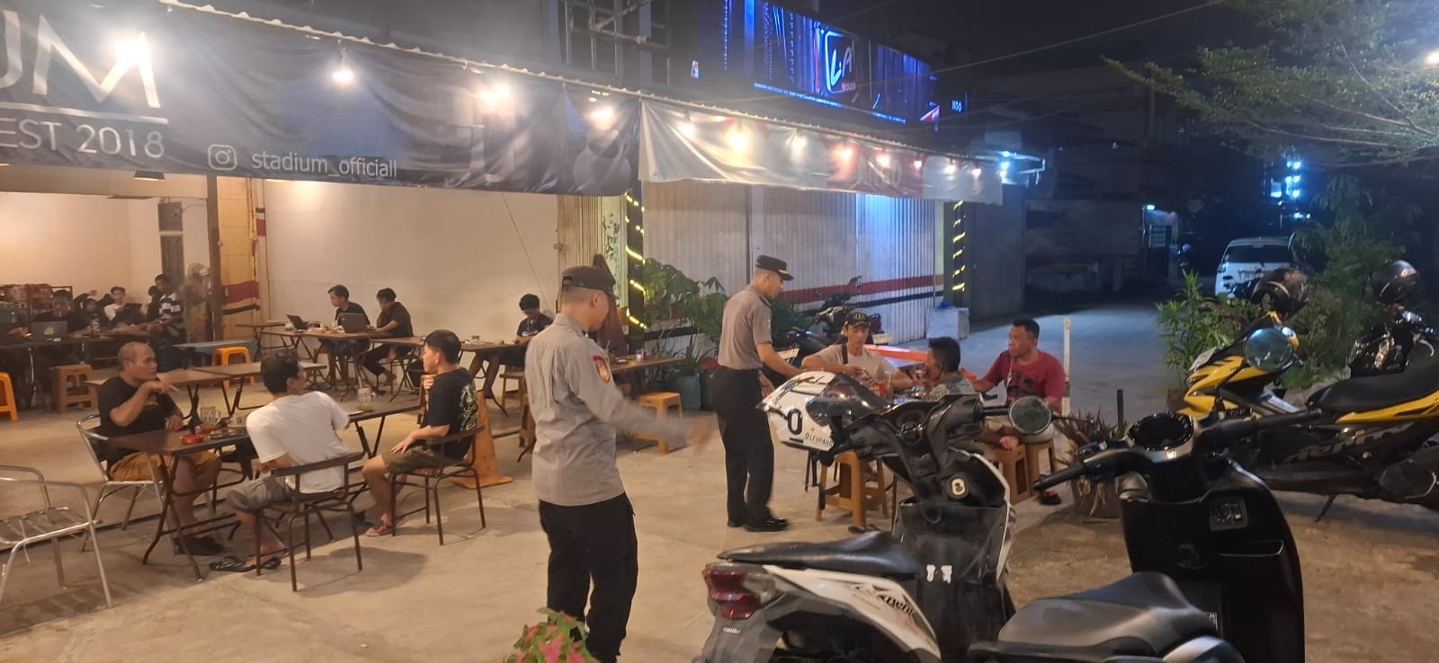 Patroli Polsek Pontianak Utara Ajak Warga Turut Berpatisipasi Jaga Kamtibmas Tetap Aman