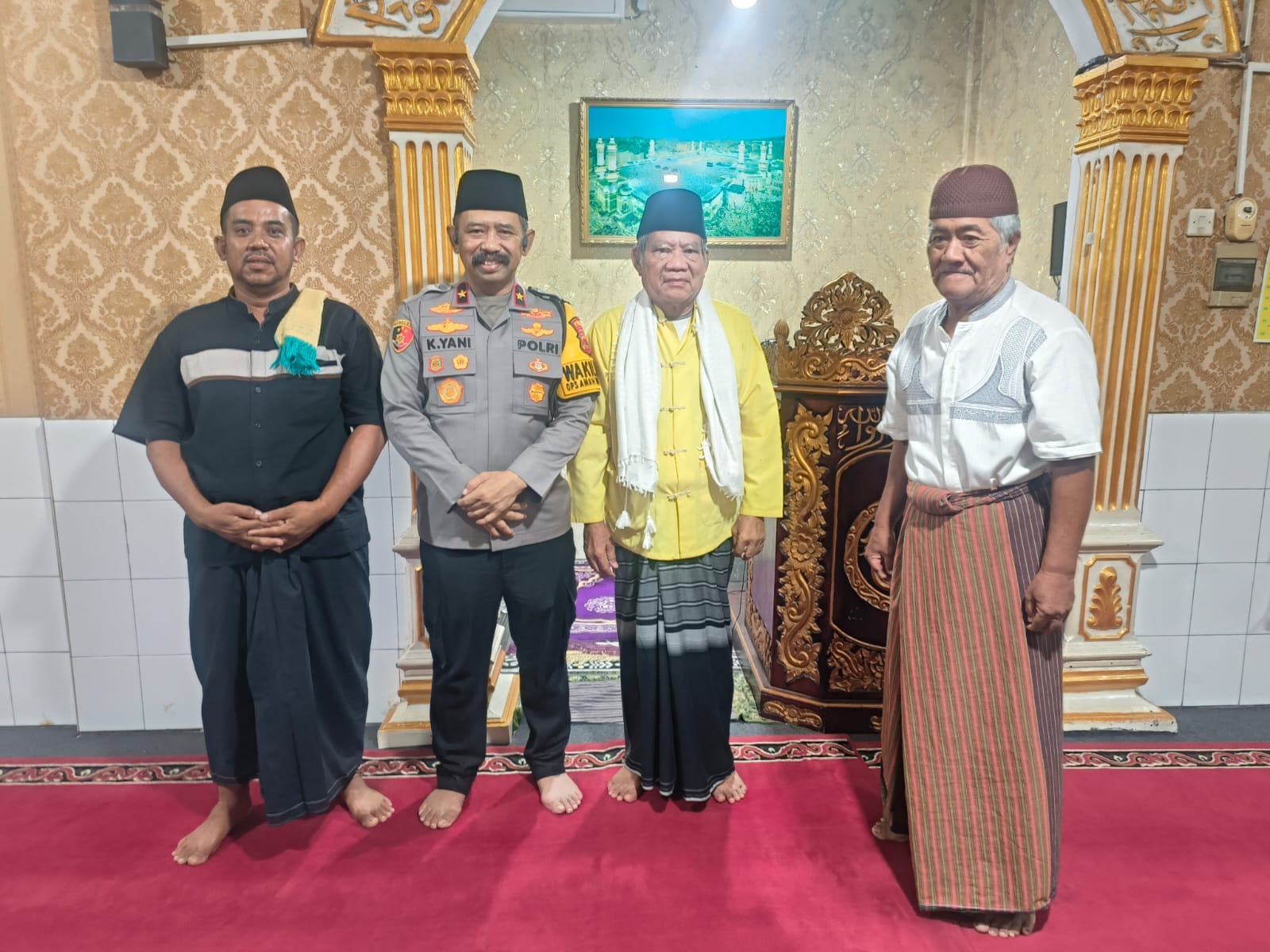 Bangun Kedekatan dengan Warga, Wakapolda Jambi Gelar Sholat Subuh Keliling