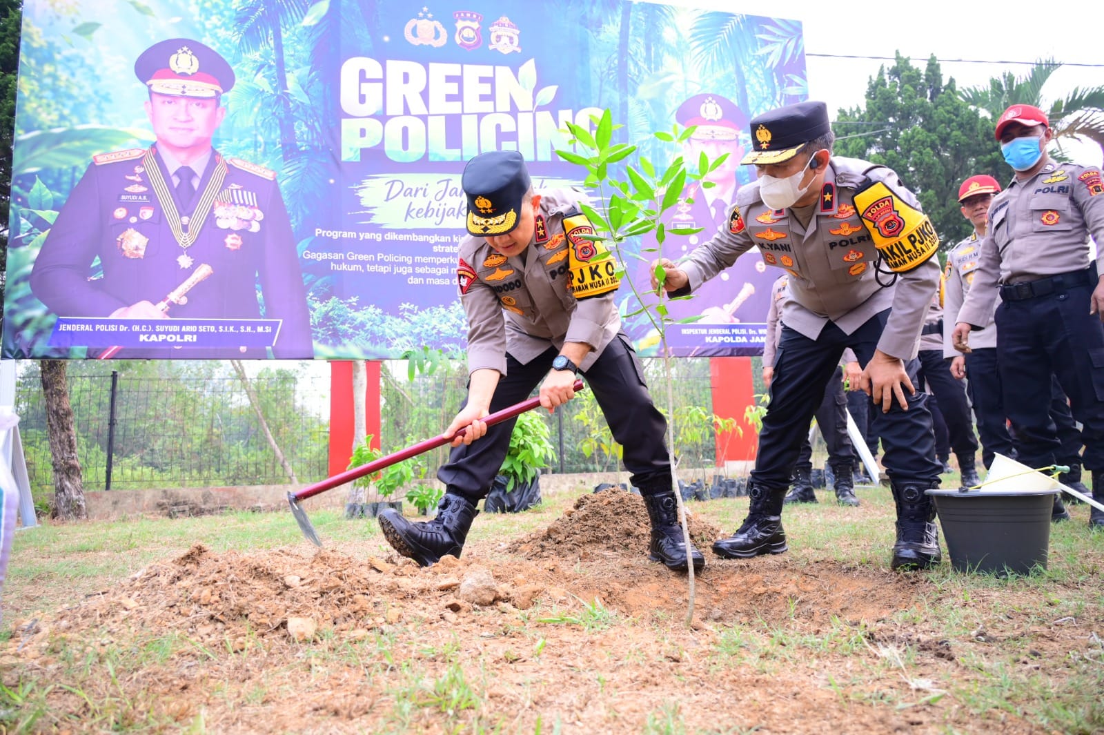 Dukung Pelestarian Lingkungan, Kapolda Jambi Tanam Pohon Bersama di SPN
