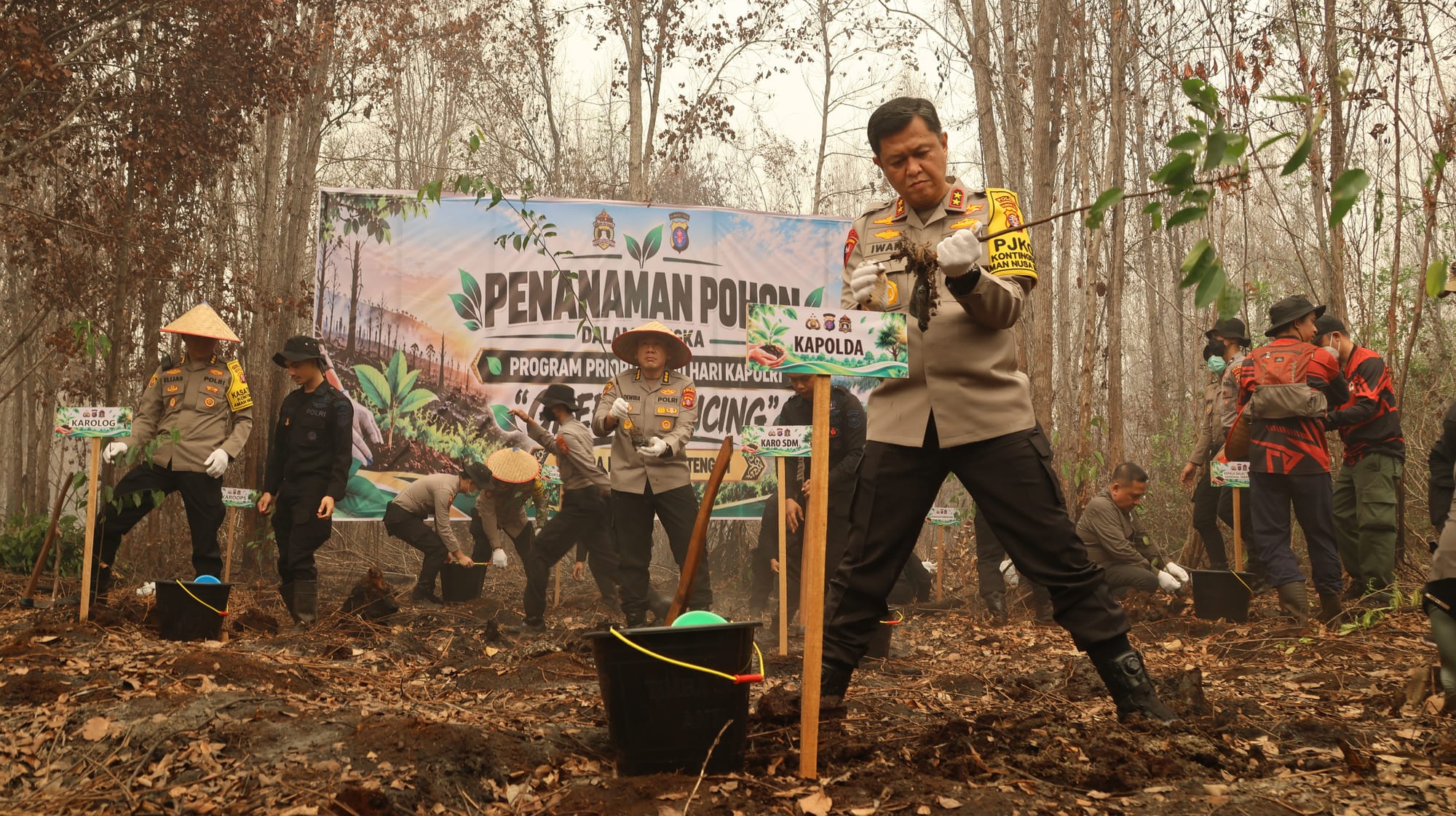 Pulihkan Lahan Bekas Terbakar, Polda Kalteng Wujudkan Green Policing Dengan Tanam 500 Bibit Pohon Belangiran