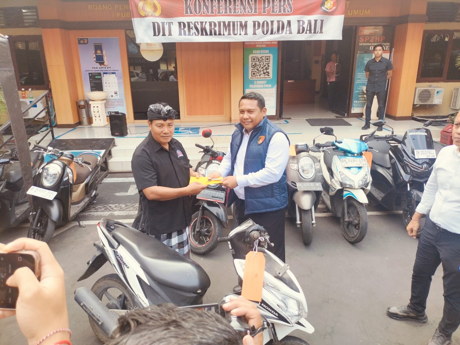 Apresiasi Ketua Pecalang Desa Adat Singapadu Kepada Tim Resmob Polda Bali, Motor Hilang 4 Hari Berhasil Ditemukan, Pelaku Diamankan