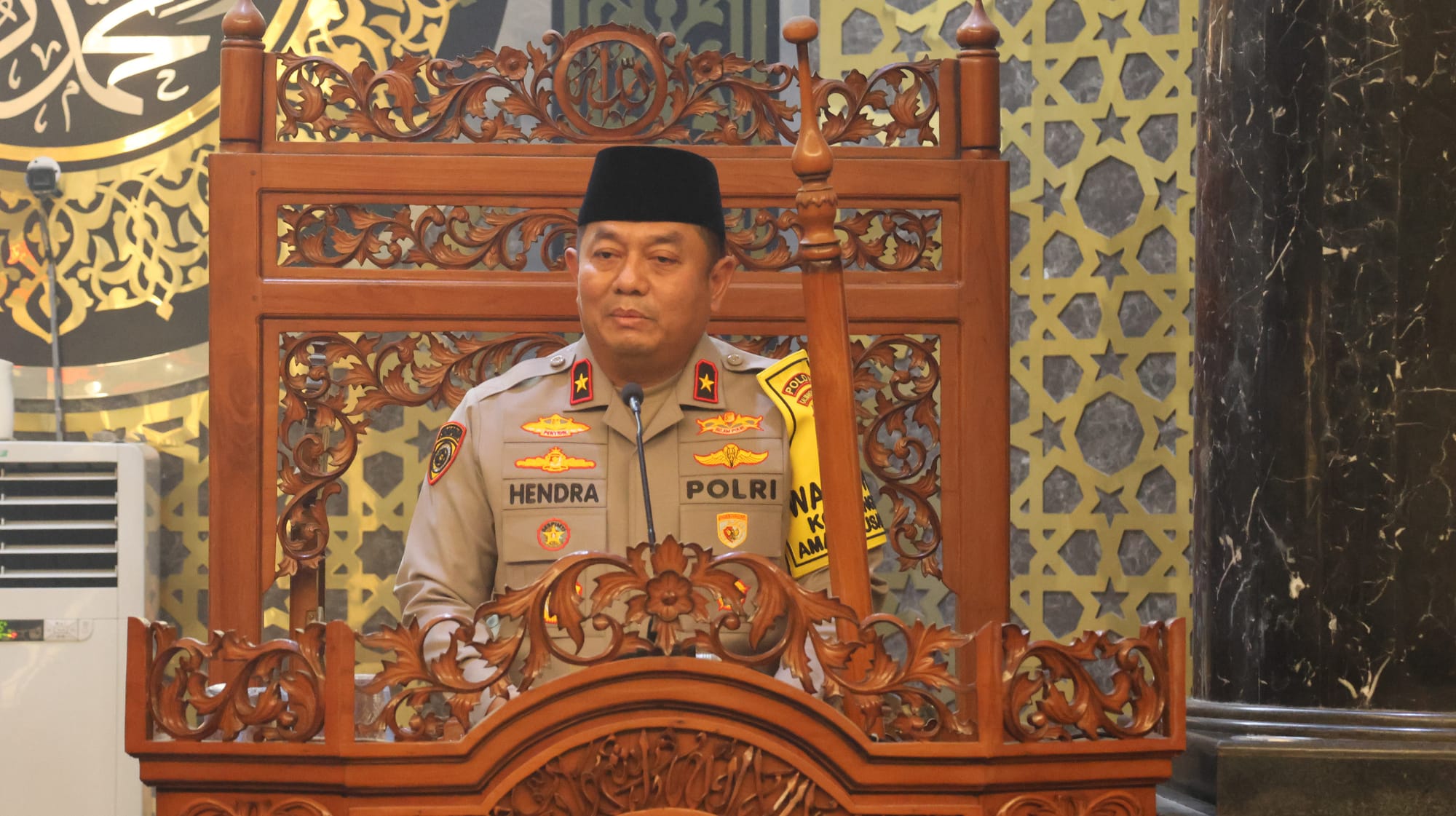 Pererat Silaturahmi dengan Ulama dan Warga, Wakapolda Kalteng Isi Khotbah Jumat Penuh Pesan Moral