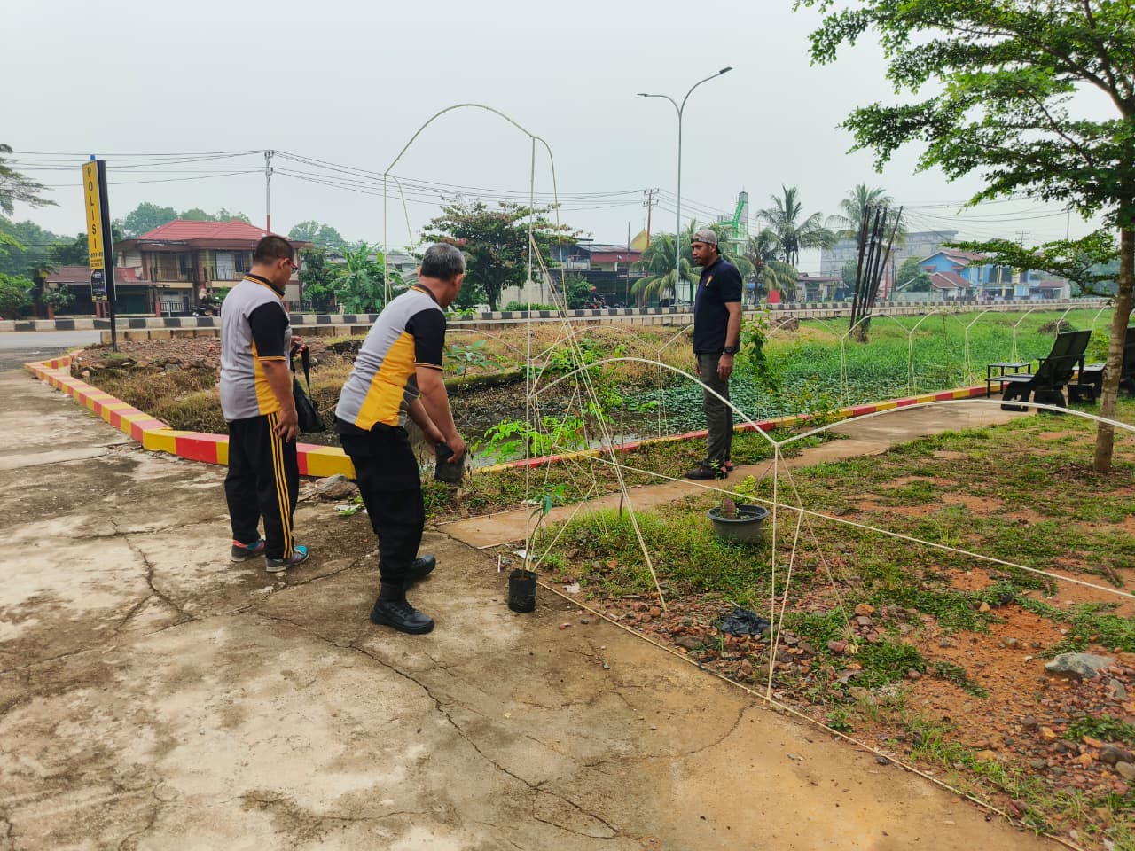 Green Policing, Polsek Pontianak Timur Tanam Pohon dukung ketahanan Pangan