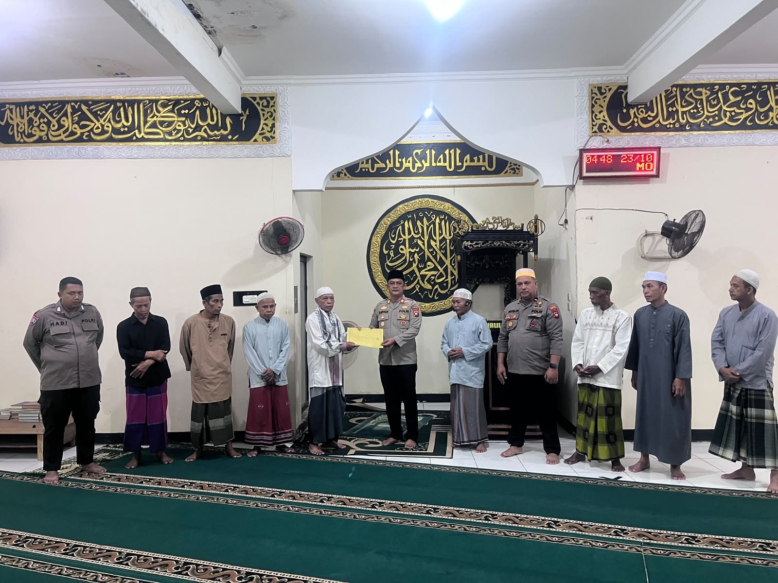 SUBUH KELILING, KAPOLSEK PONTIANAK TIMUR AJAK MASYARAKAT JAGA KAMTIBMAS DAN BIJAK BERMEDIA SOSIAL