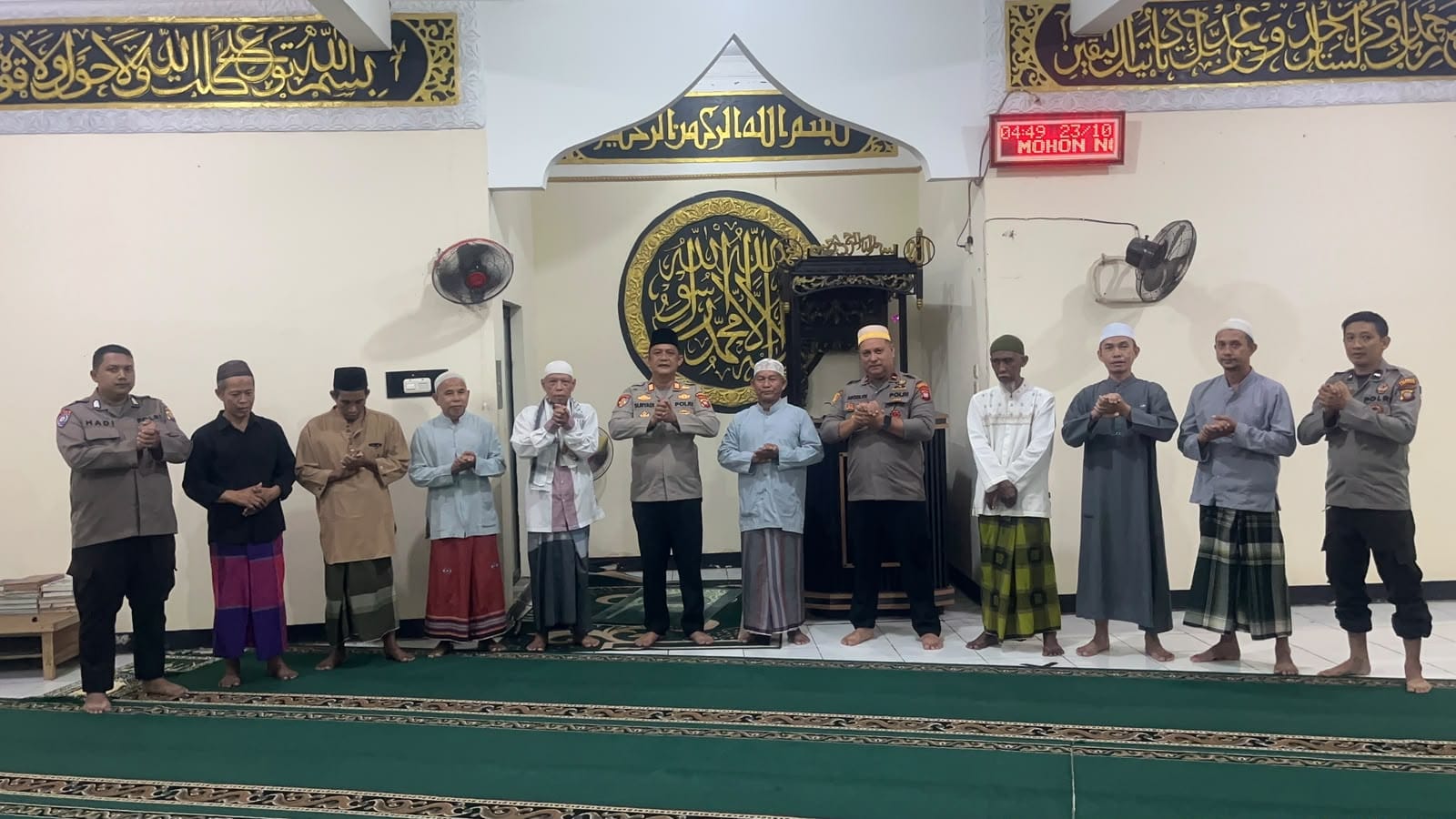 SUBUH KELILING, KAPOLSEK PONTIANAK TIMUR AJAK MASYARAKAT JAGA KAMTIBMAS DAN BIJAK BERMEDIA SOSIAL