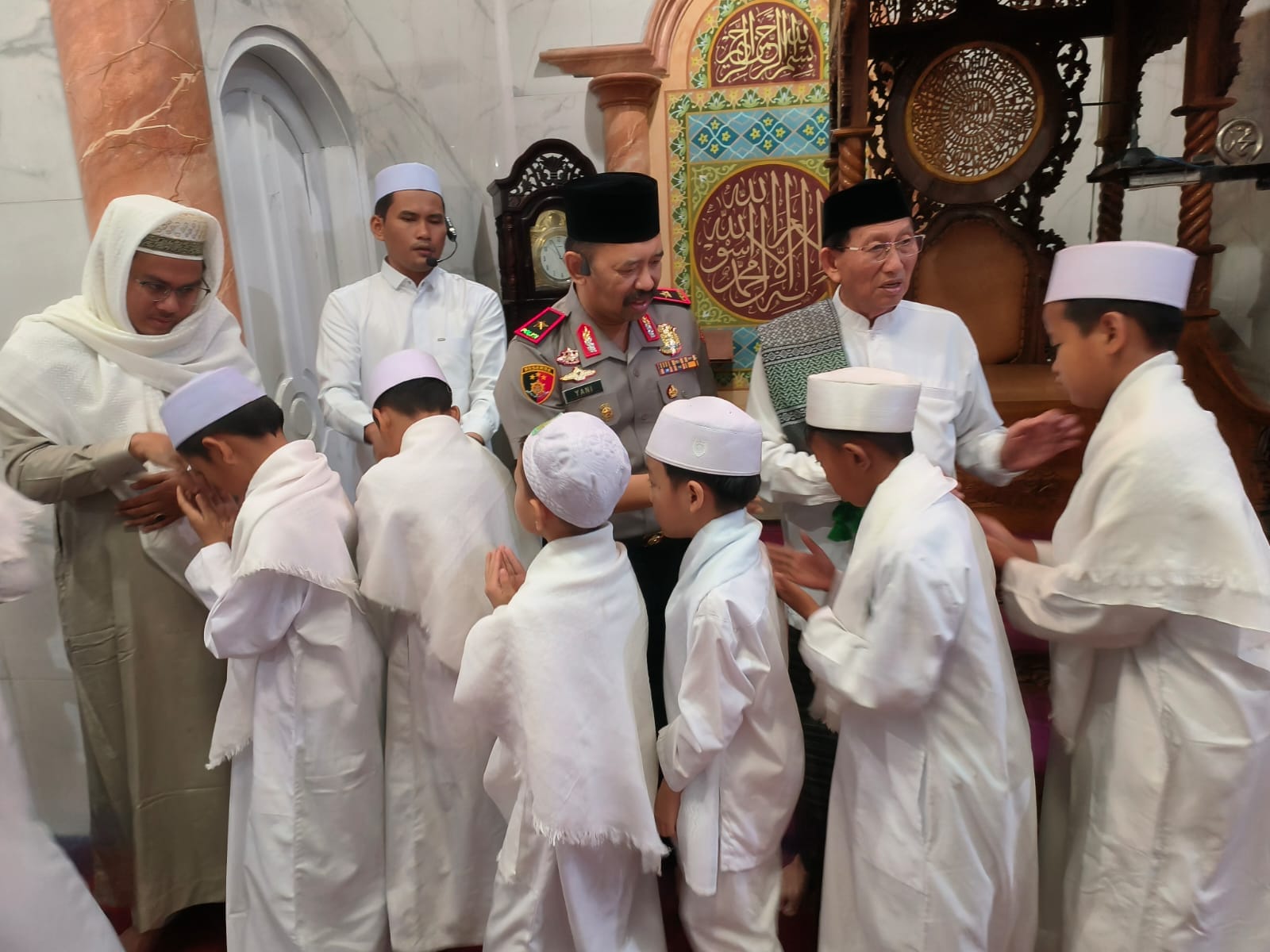 Perkuat Silaturahmi dengan Ulama dan Santri, Wakapolda Jambi Laksanakan Subuh Keliling