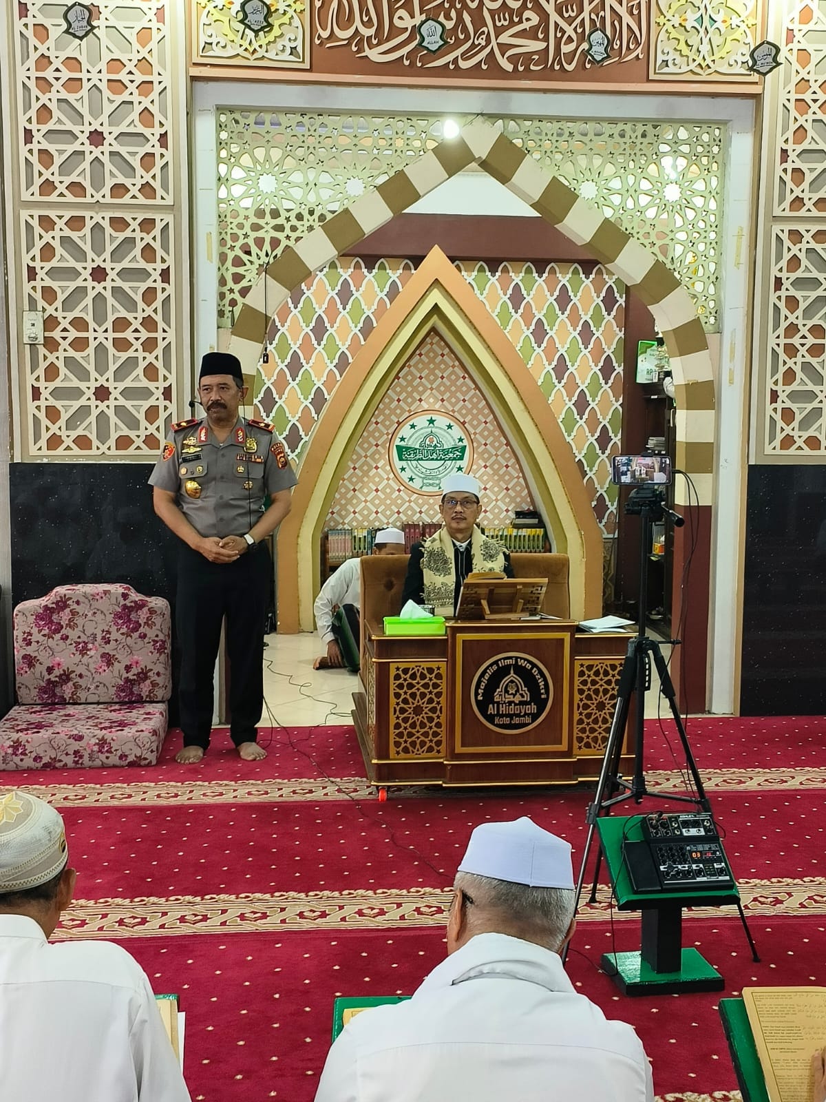 Wakapolda Jambi Hadiri Pengajian Majelis Ilmi wa Dzikri Al-Hidayah, Ajak Jamaah Jaga Kamtibmas dan Waspada Hoaks