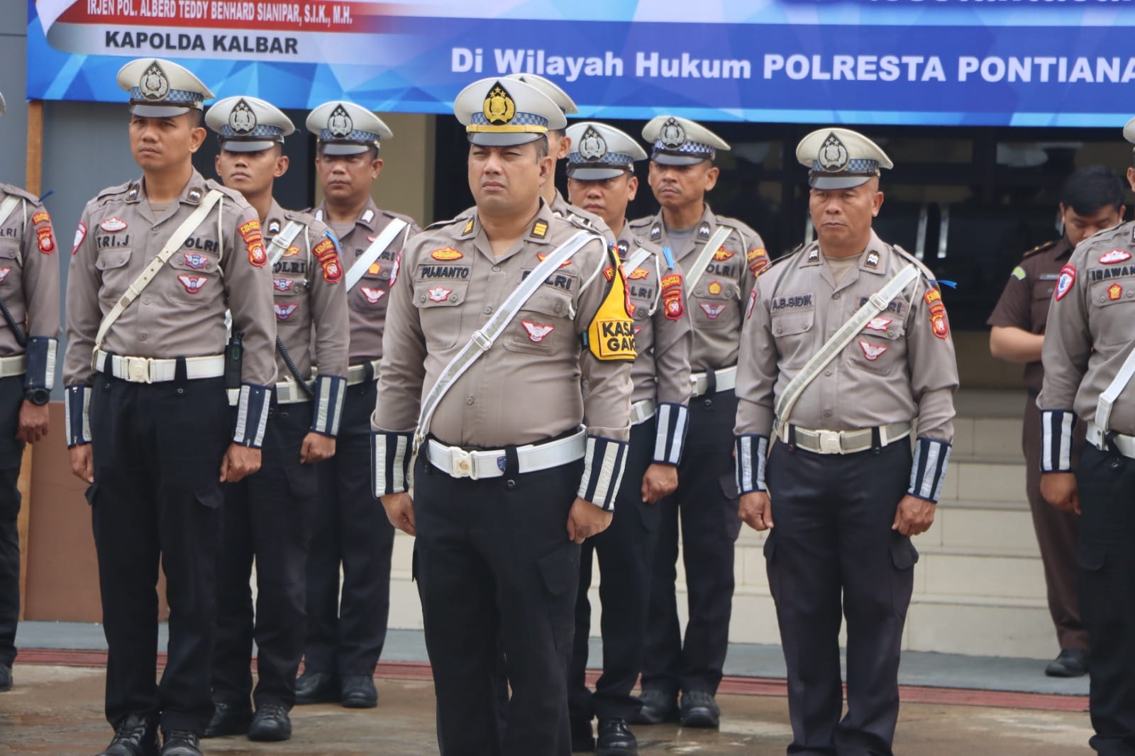 Kapolresta Pontianak Pimpin Apel Gelar Pasukan Ops Patuh Kapuas 2026