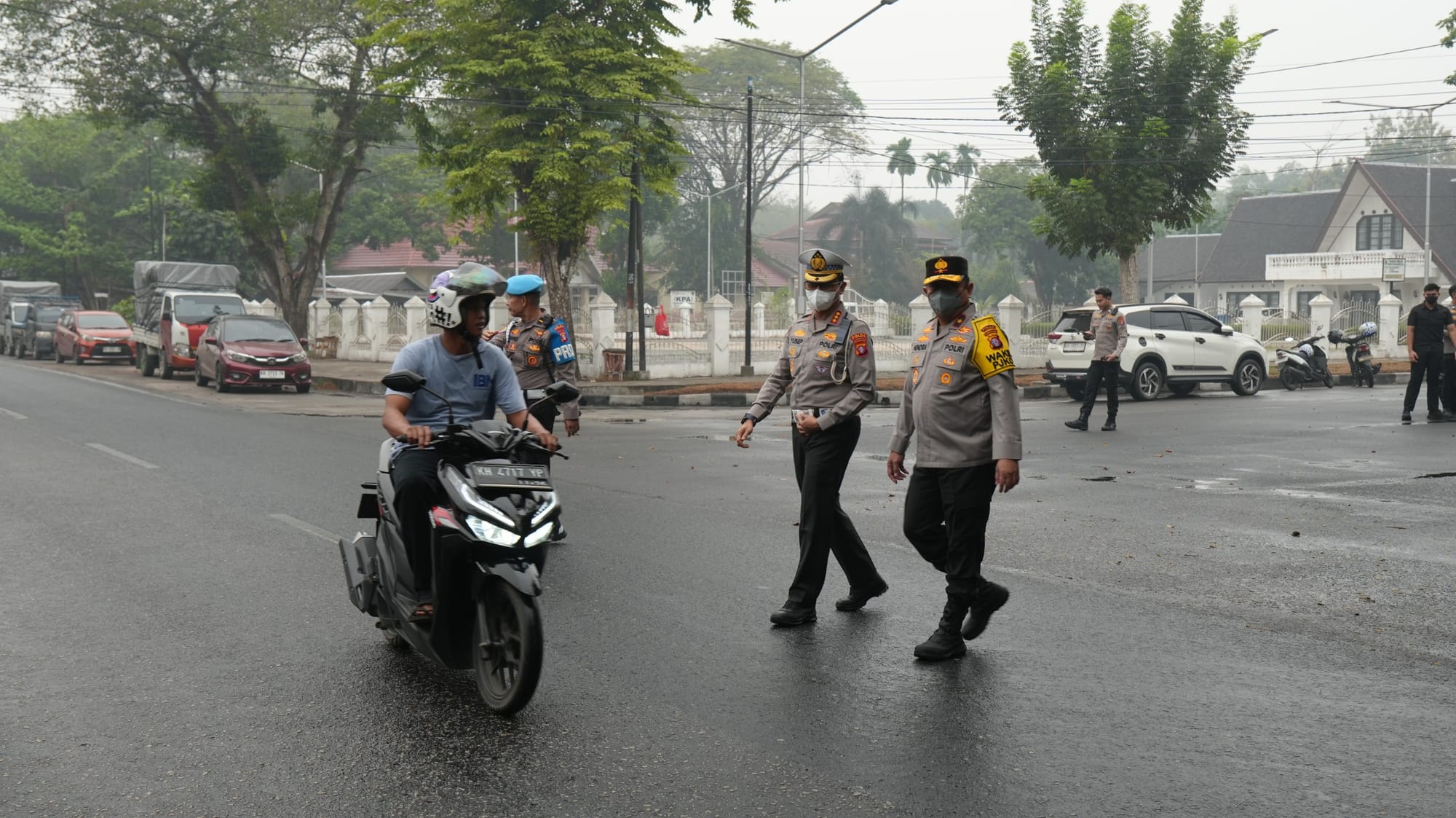Wakapolda Kalteng Bersama PJU Turun Langsung Atur Lalu Lintas, Wujudkan Pelayanan kepada Masyarakat