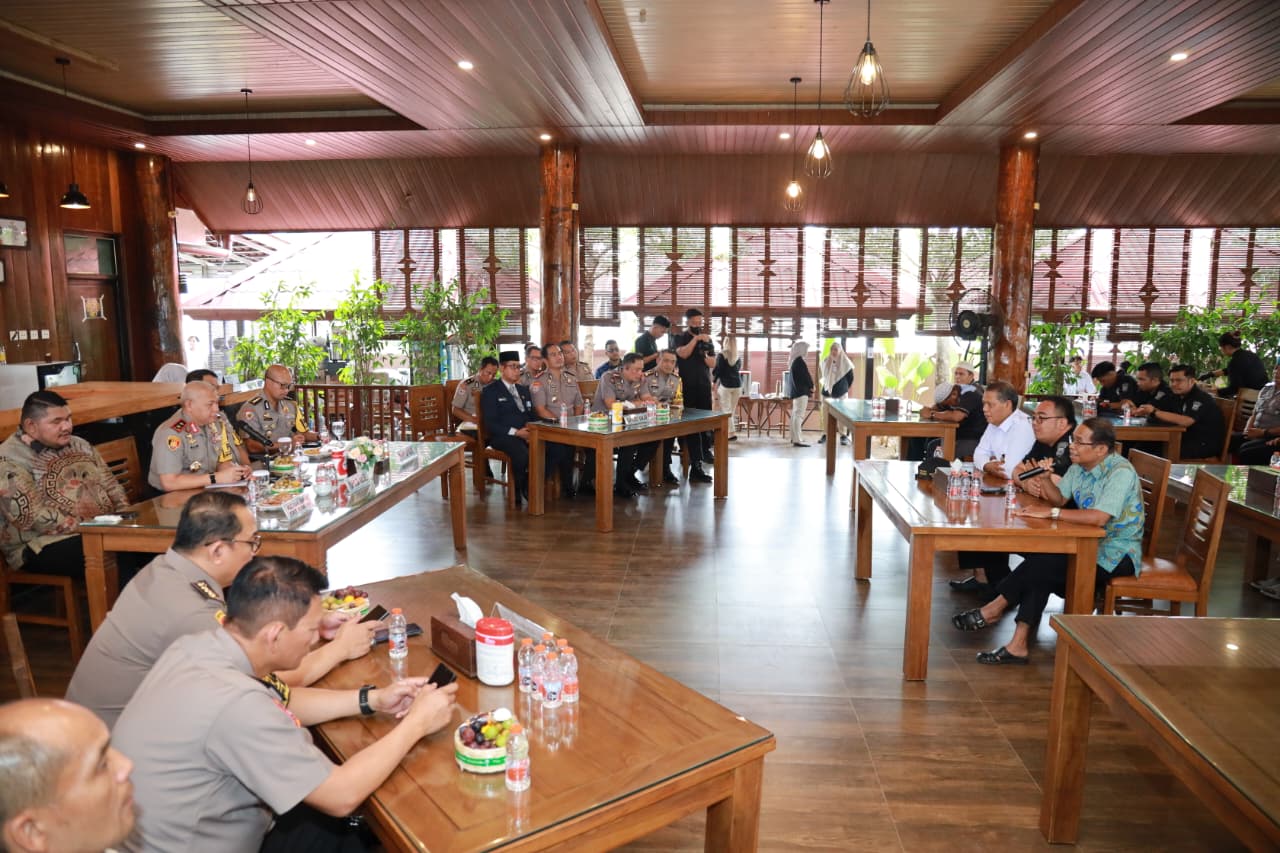 Kapolda Kalsel Gelar Kumpul Bersama Masyarakat di Kampung Nusantara, Perkuat Silaturahmi