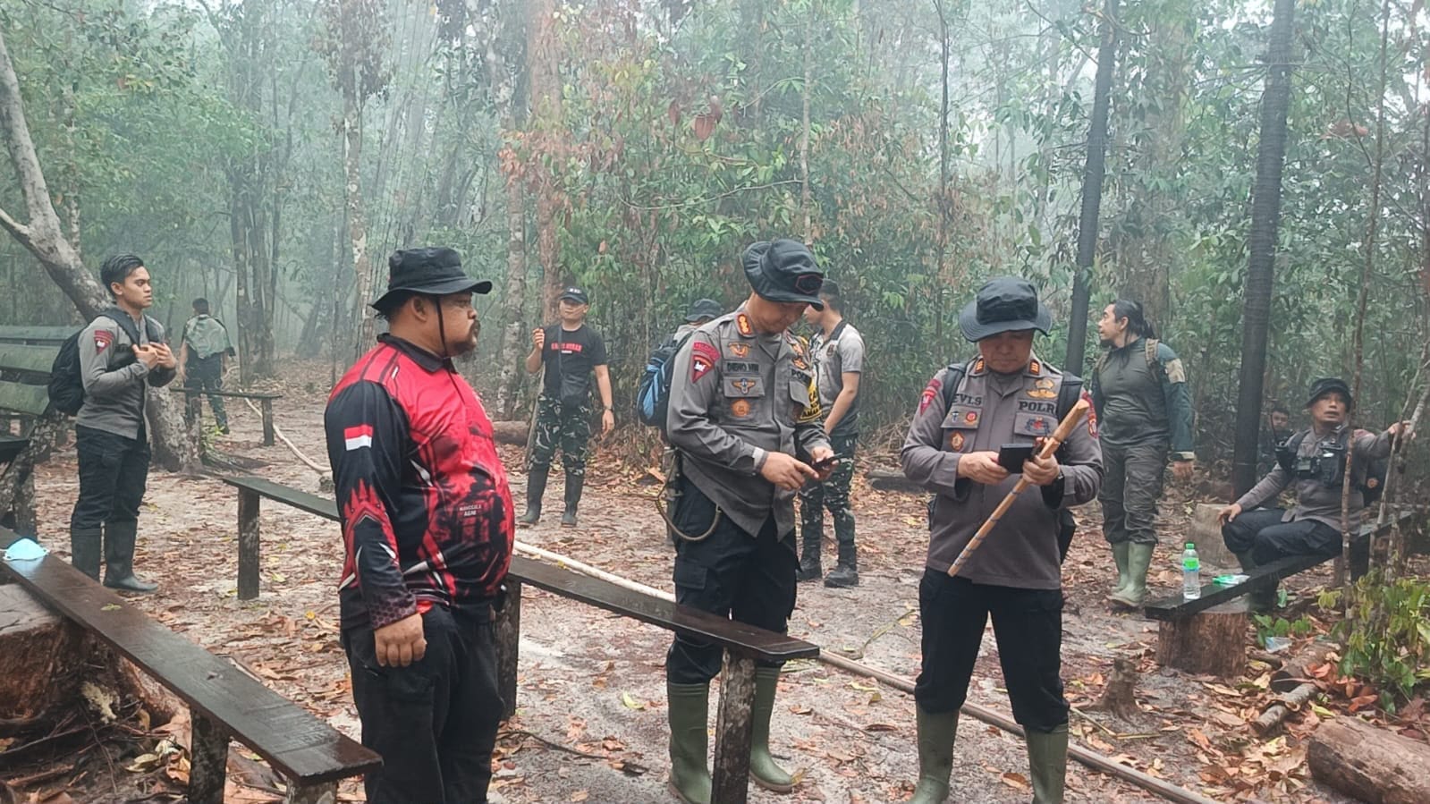 Hujan Bantu Basahi Lahan Bekas Karhutla, Brimob Kalteng Tetap Pantau Bara Api