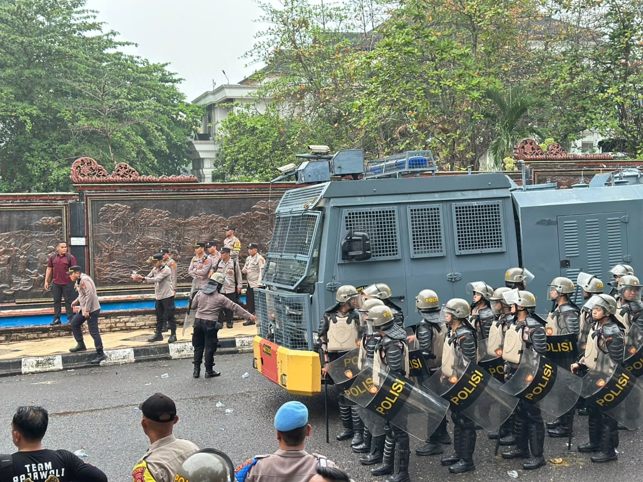 Massa Datangi Kantor Gubernur, Kapolda Jambi Imbau Unjuk Rasa Berlangsung Tertib dan Damai