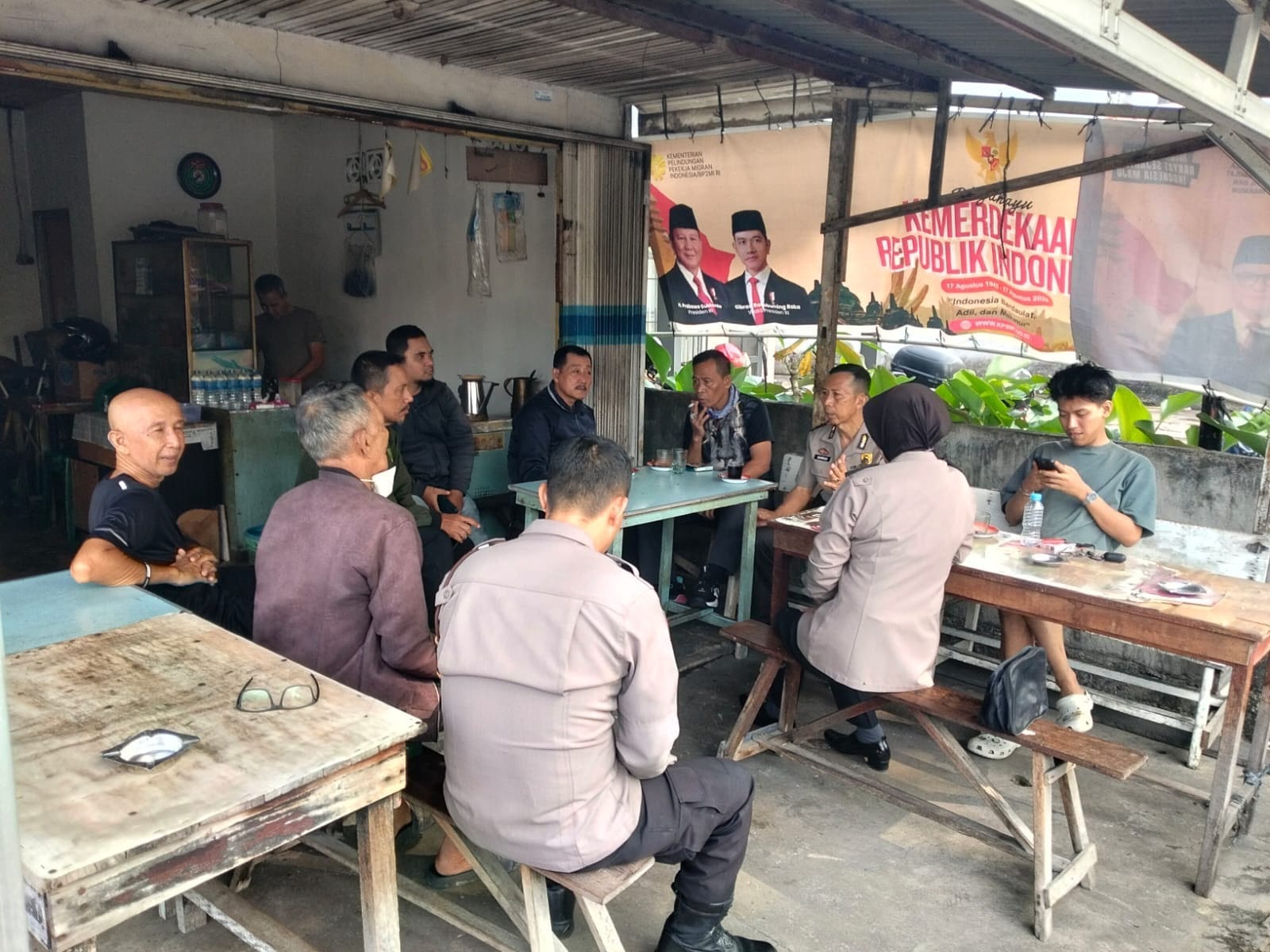 Ngopi Bersama Warga, Wakapolsek Pontianak Kota Perkuat Kamtibmas
