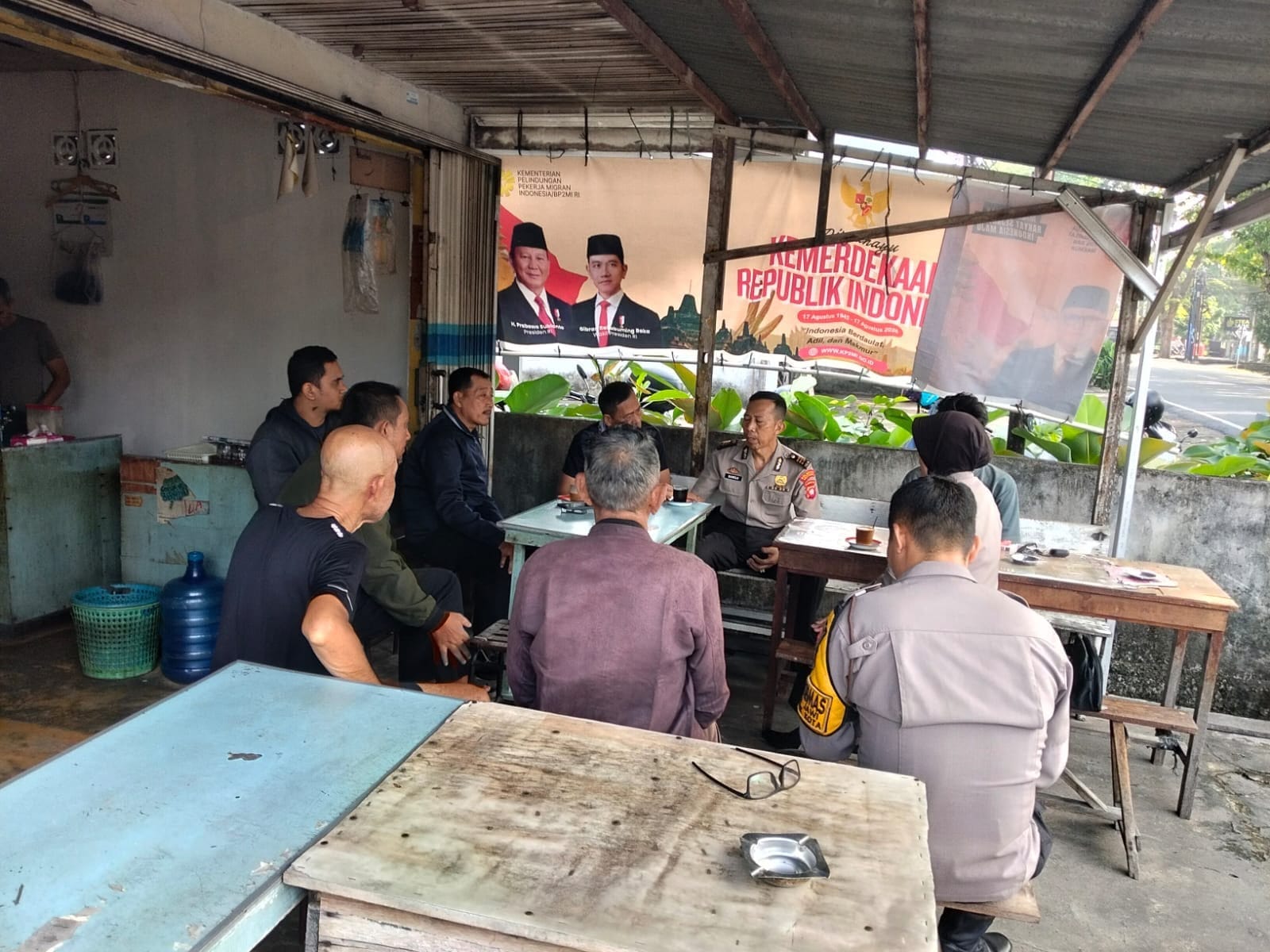 Ngopi Bersama Warga, Wakapolsek Pontianak Kota Perkuat Kamtibmas