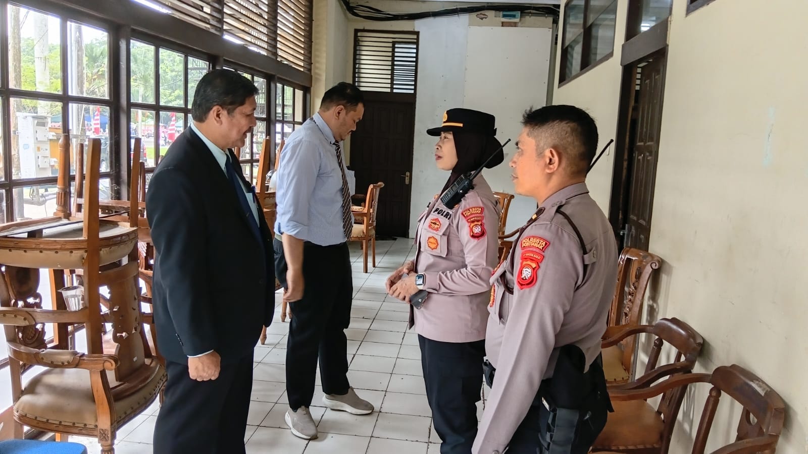 Kapolsek Pontianak Selatan Pimpin Monitoring Wisuda UNTAN, Pastikan Kegiatan Berjalan Aman dan Lancar