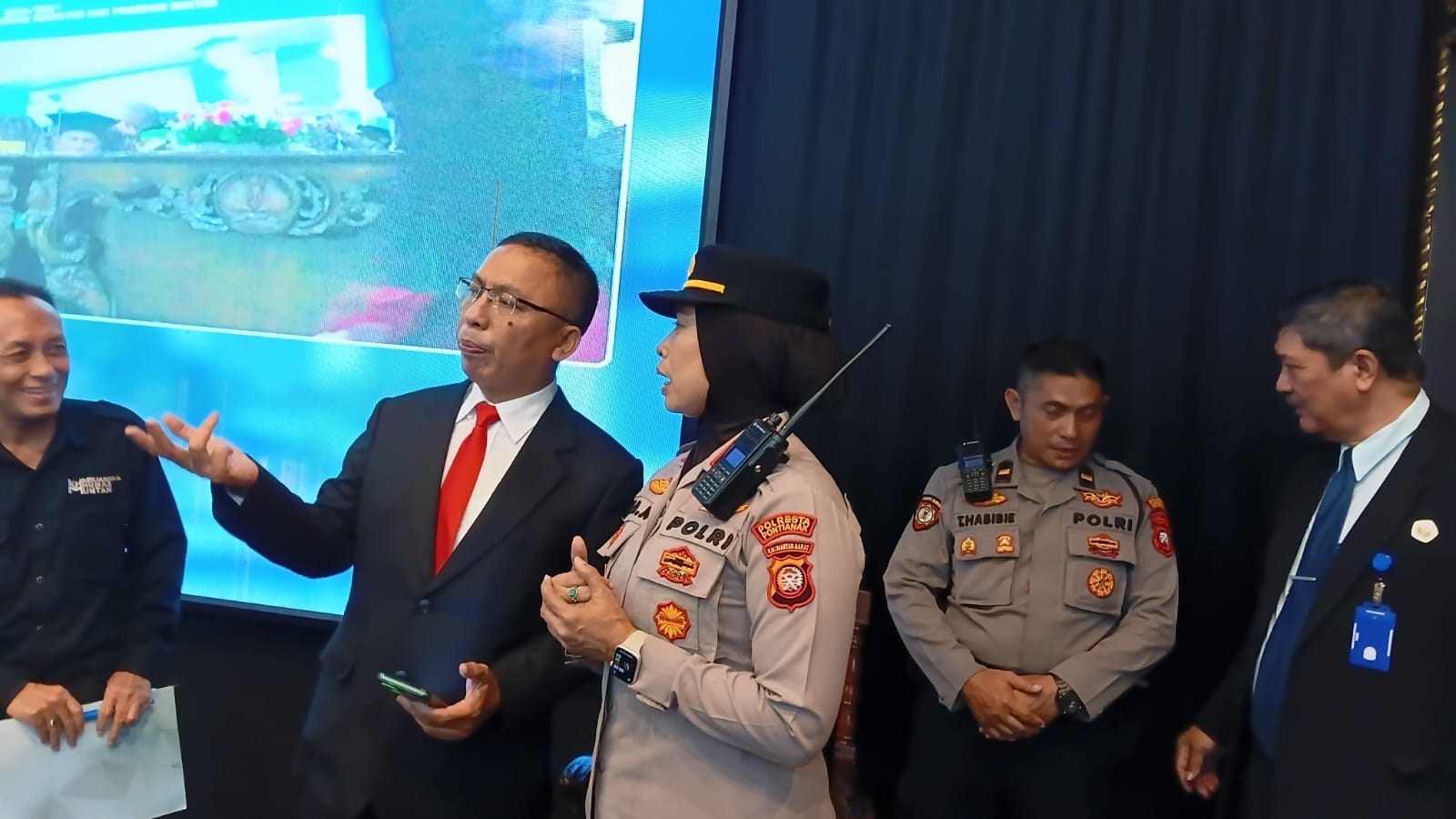 Kapolsek Pontianak Selatan Pimpin Monitoring Wisuda UNTAN, Pastikan Kegiatan Berjalan Aman dan Lancar