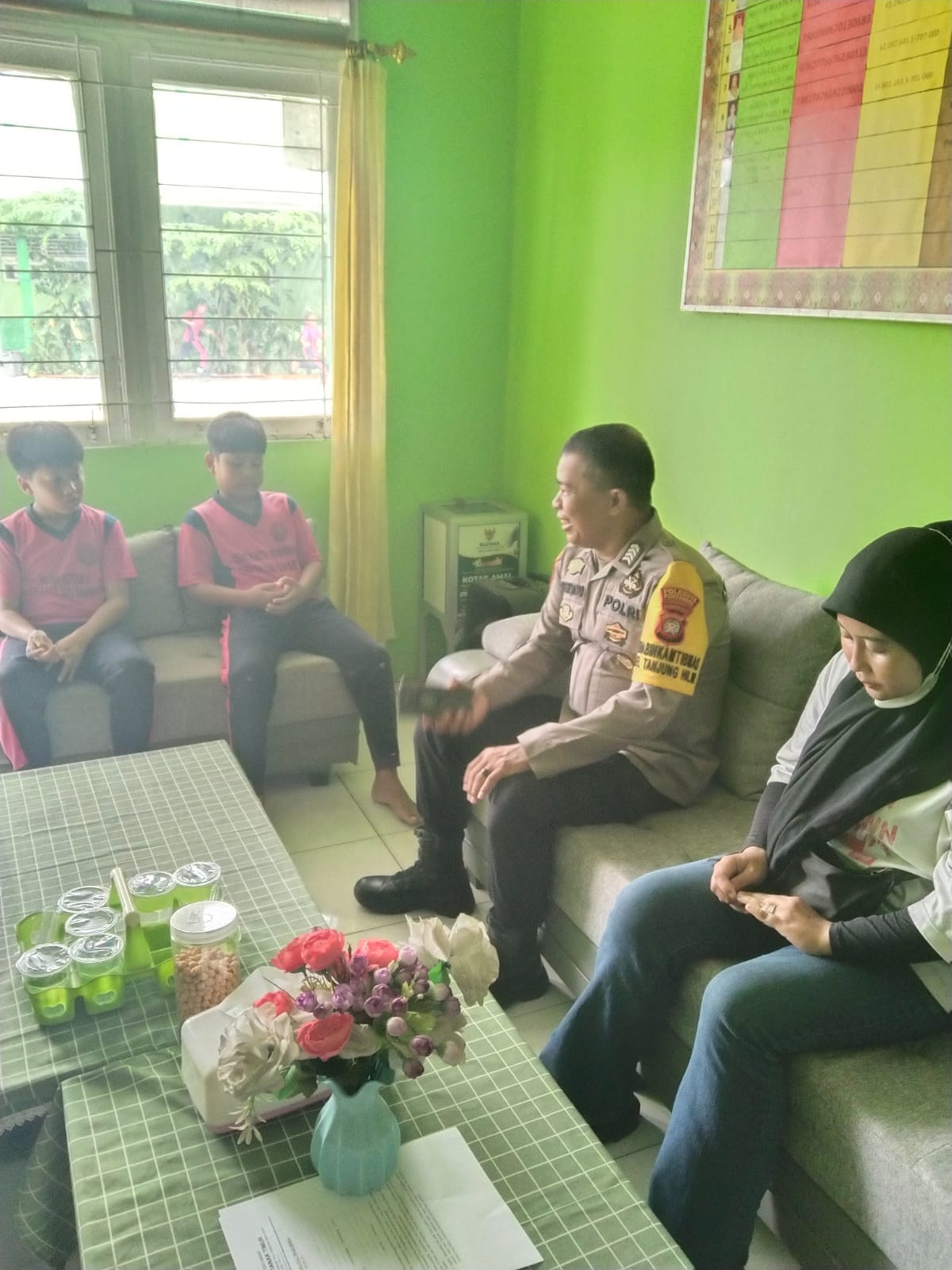 BHABINKAMTIBMAS TANJUNG HILIR LAKSANAKAN MEDIASI PERKELAHIAN ANTAR SISWA SDN 28