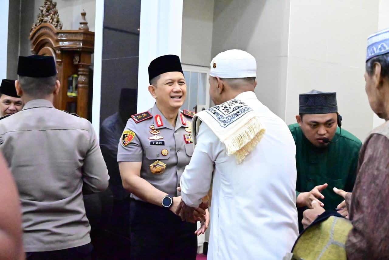 Kapolda Jambi Ajak Masyarakat Perkuat Sinergi Jaga Kamtibmas saat Subuh Keliling di Masjid Al-Munawarah
