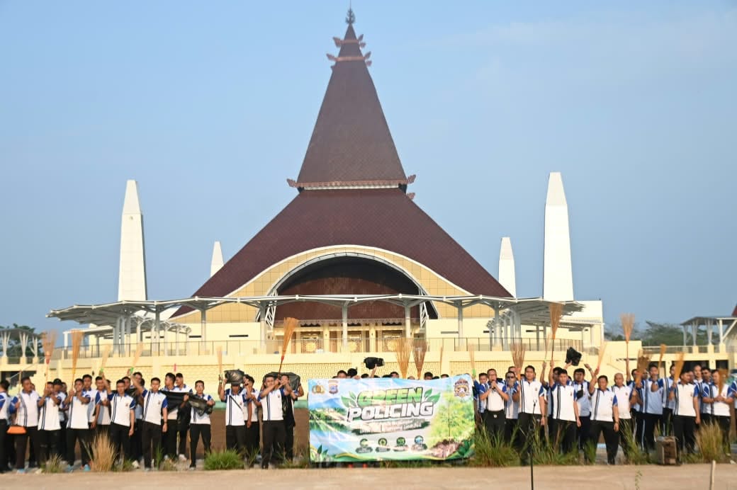 Polda Kalsel Gelar Program Green Policing di Masjid Raya Syekh Muhammad Arsyad Al-Banjari