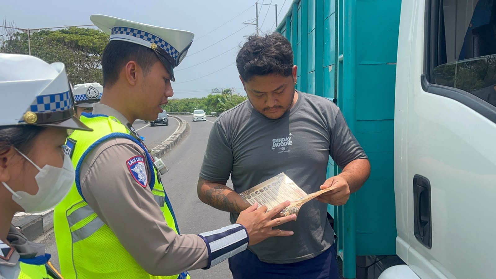 Tertibkan Lalu Lintas, Satgas 1 Preemtif Ops Patuh Agung 2026 Gelar Sosialisasi Larangan Parkir Liar di Bypass Ida Bagus Mantra