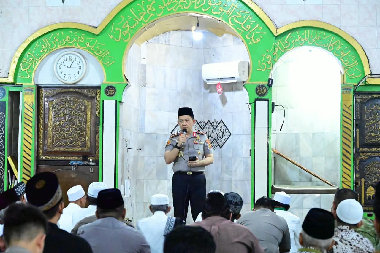 Kapolda Jambi Ajak Masyarakat Perkuat Sinergi Jaga Kamtibmas dalam Sholat Jumat Keliling