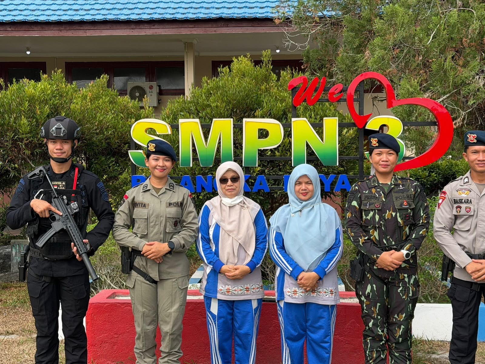 Brimob Kalteng Tanamkan Nilai Karakter Positif kepada Pelajar melalui Edukasi di Sekolah