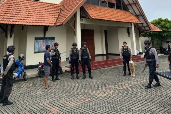 Jelang Jumat Agung dan Paskah, Polres Jepara Lakukan Sterilisasi Gereja