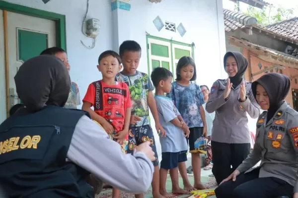 Pulihkan Trauma Anak Korban Keracunan, Polwan dan Konselor Polres Klaten Gelar Kegiatan Bermain