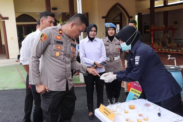 Penegakan Disiplin, Sipropam Polres Grobogan Lakukan Tes Urin ke Anggota